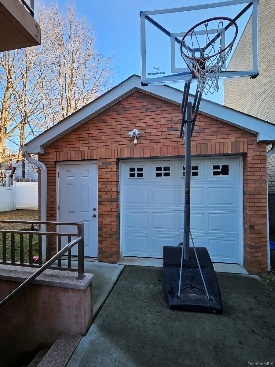 #6 photo, 43-29 249th Street, Little Neck , NY 11363