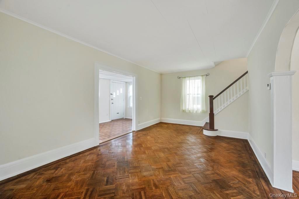 #11 photo, 248-24 88th Drive, कुईंस Bellerose , NY 11426