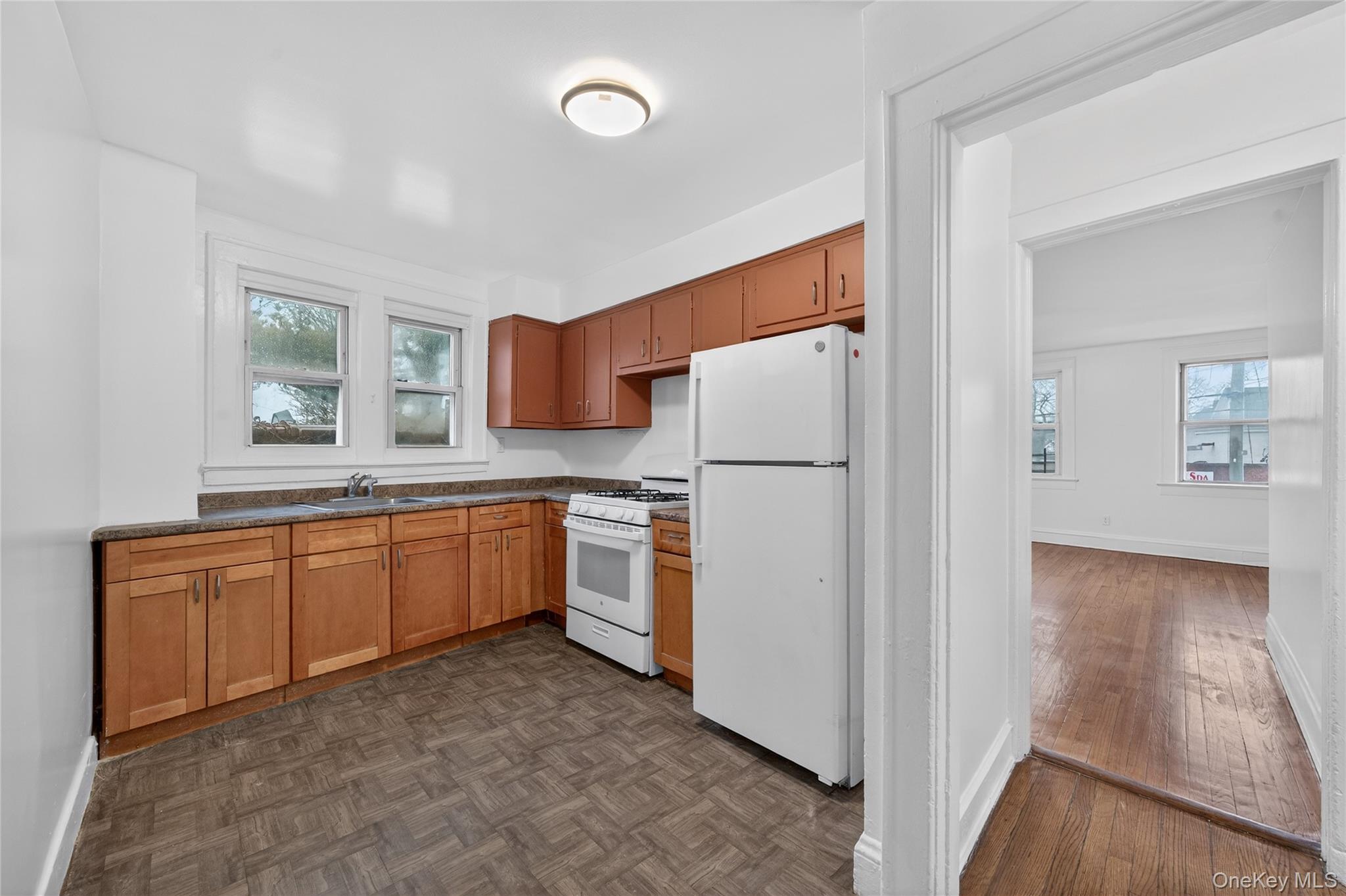 #4 photo, 2092 Grand Avenue, Baldwin , NY 11510