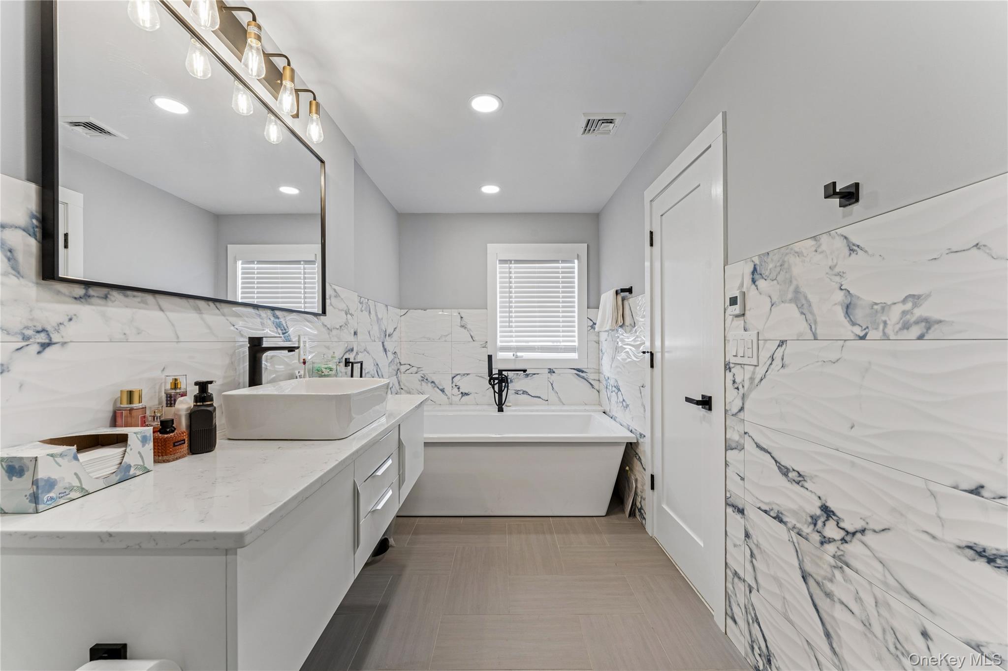 #10 photo, 207 Pershing Parkway, Mineola , NY 11501