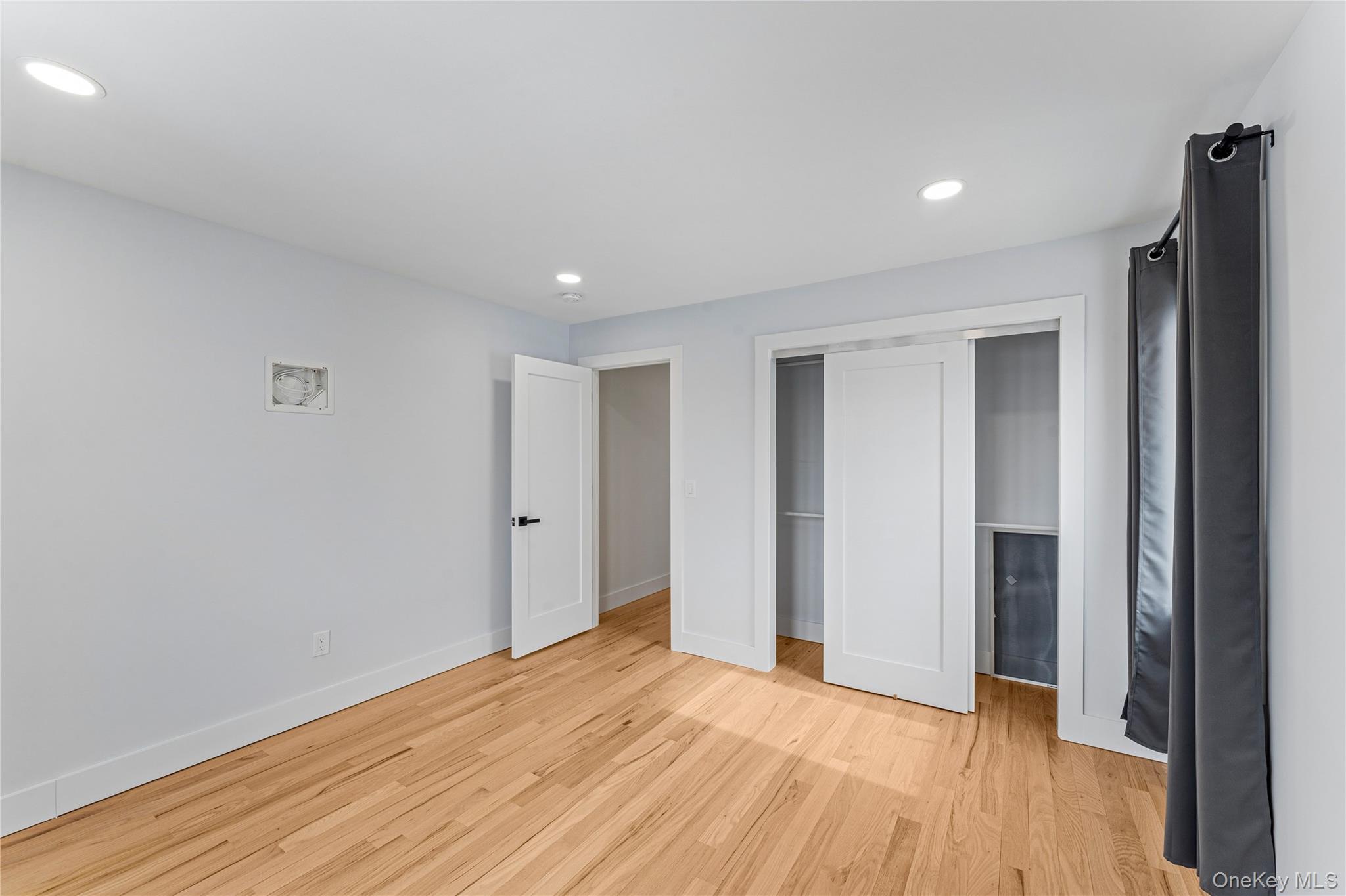 #13 photo, 207 Pershing Parkway, Mineola , NY 11501