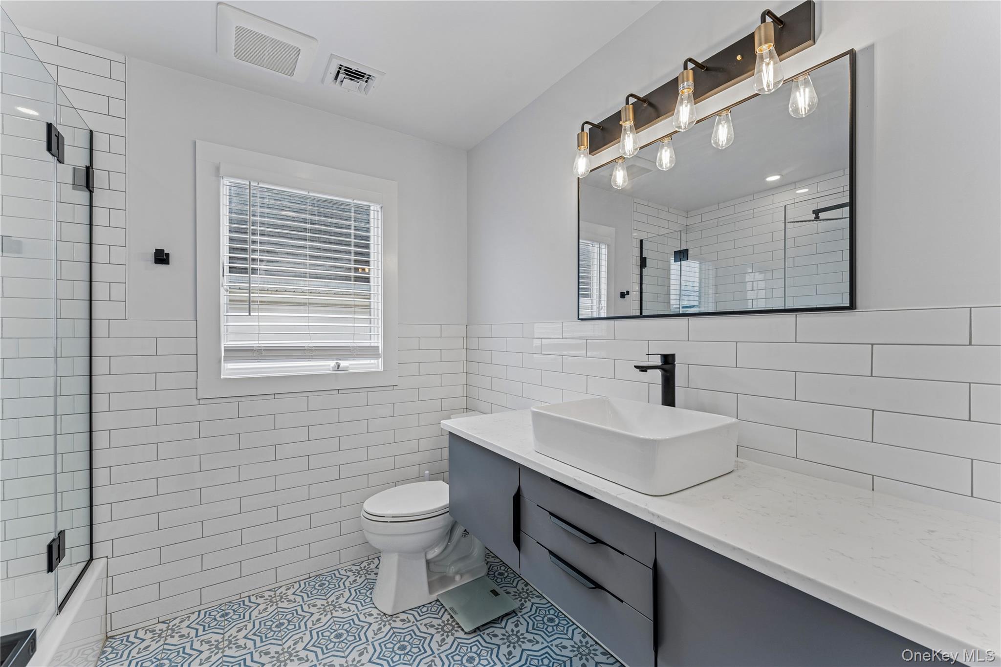 #14 photo, 207 Pershing Parkway, Mineola , NY 11501