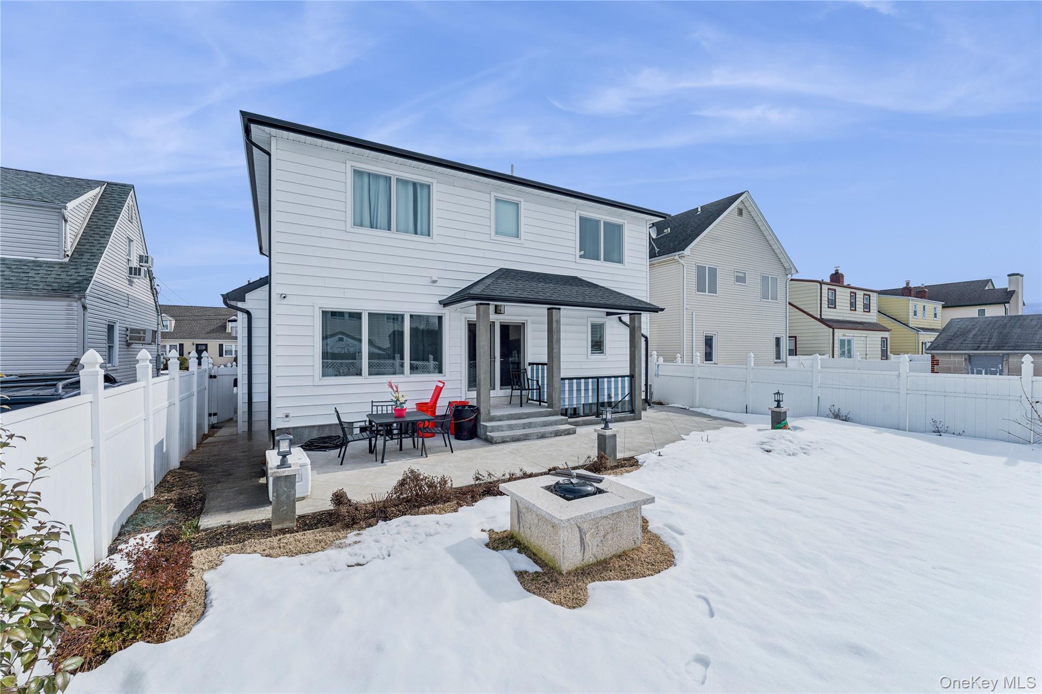 #18 photo, 207 Pershing Parkway, Mineola , NY 11501