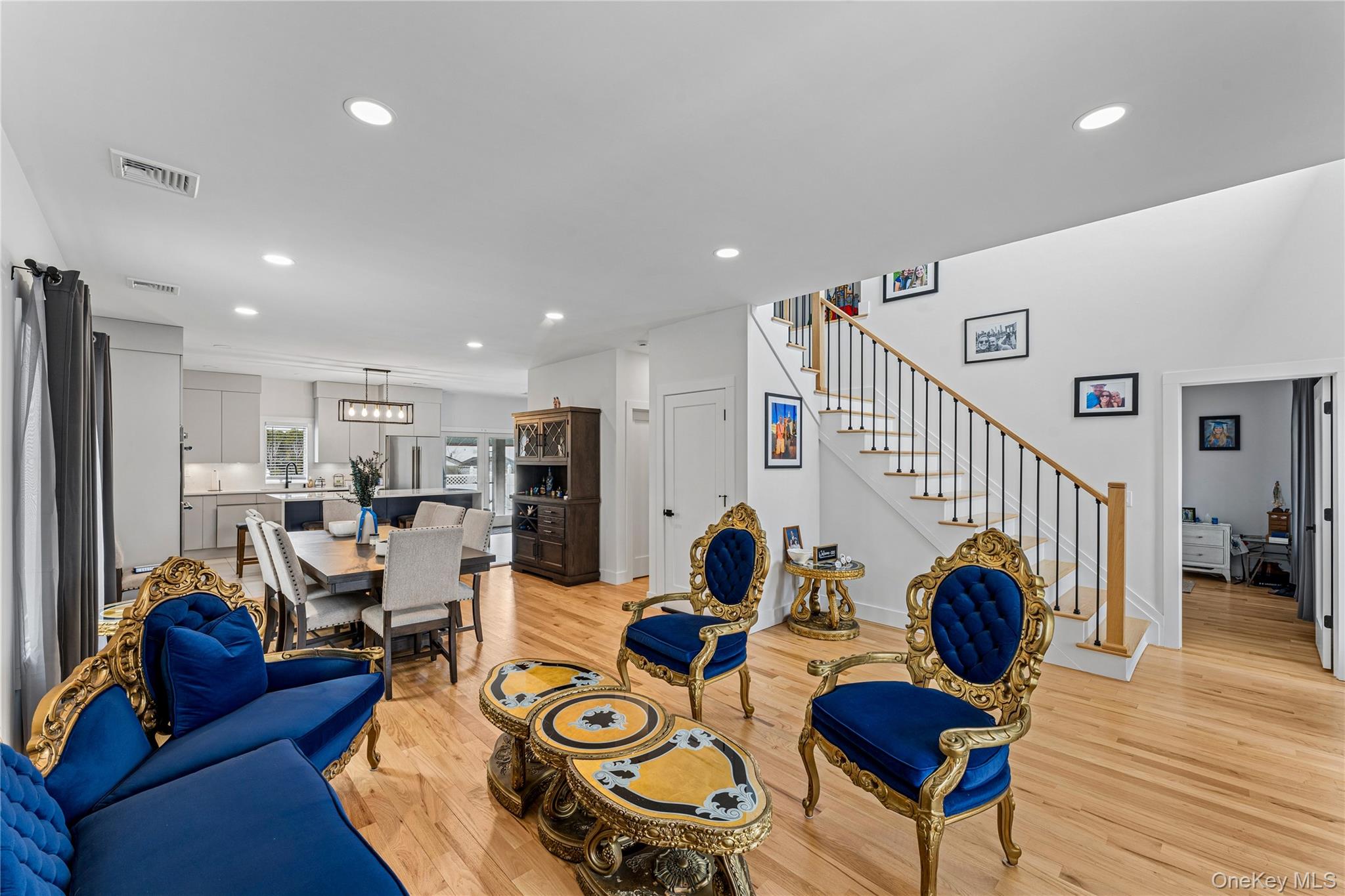 #3 photo, 207 Pershing Parkway, Mineola , NY 11501