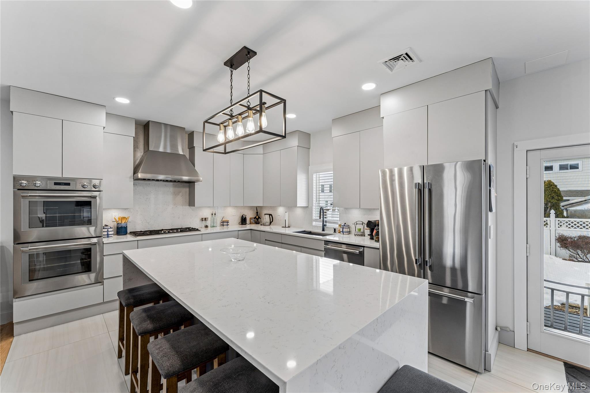 #6 photo, 207 Pershing Parkway, Mineola , NY 11501