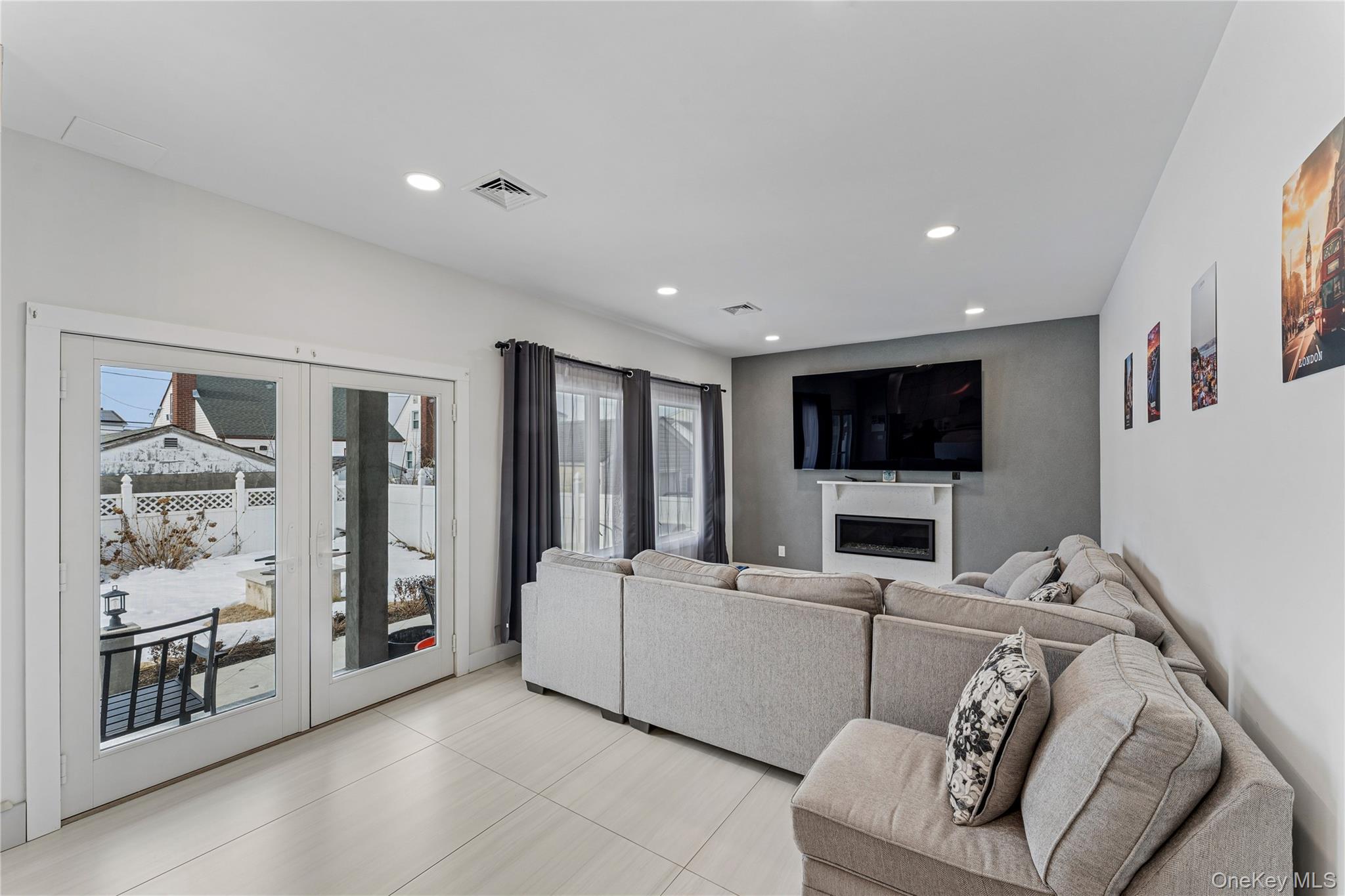 #7 photo, 207 Pershing Parkway, Mineola , NY 11501