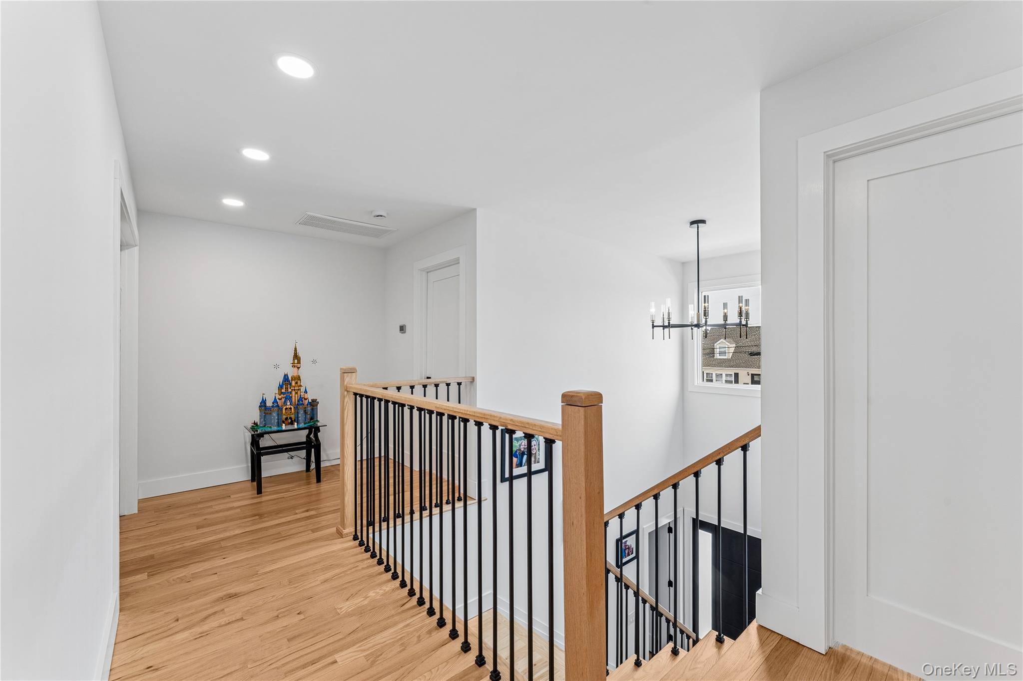 #9 photo, 207 Pershing Parkway, Mineola , NY 11501