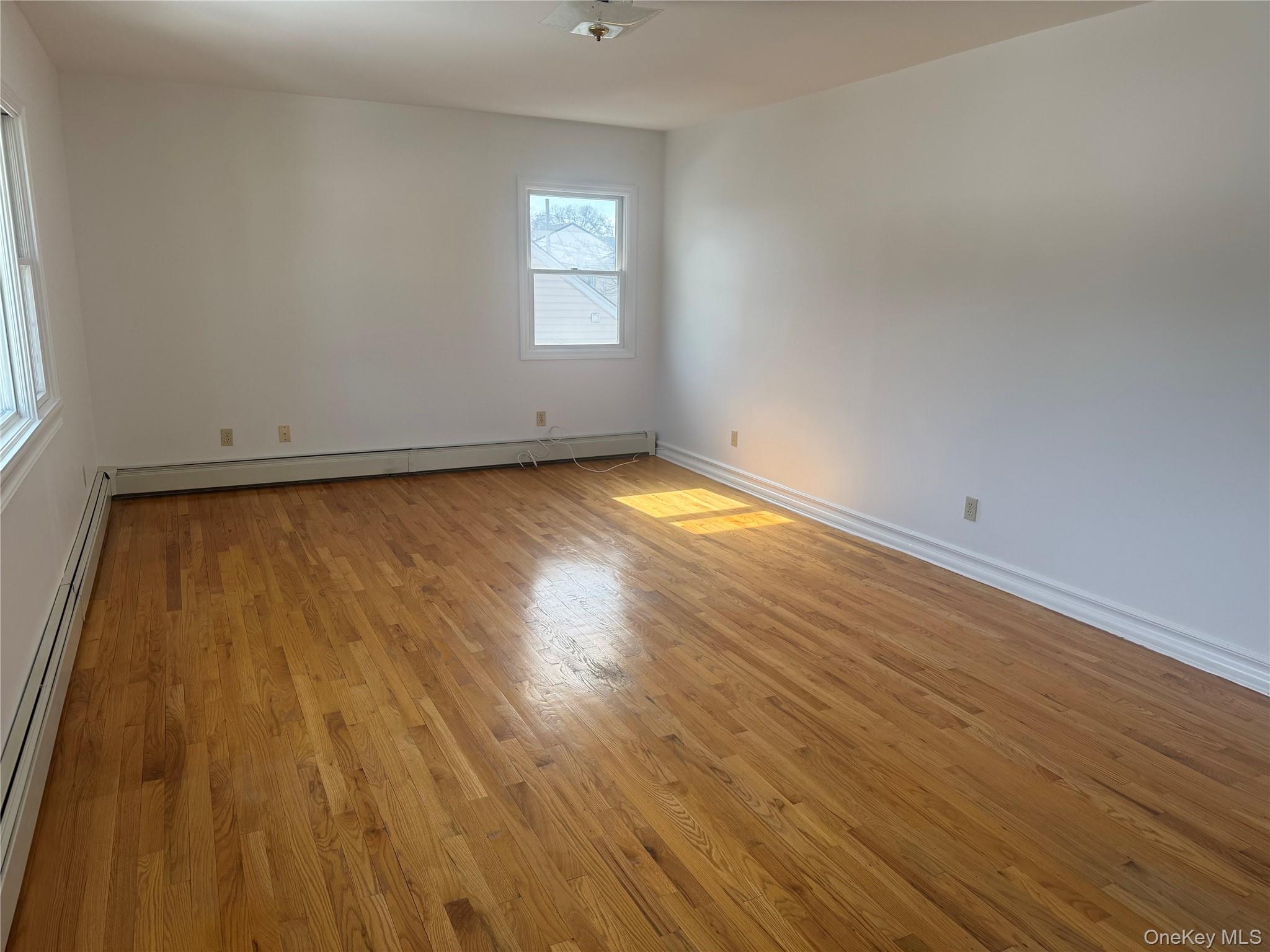 #8 photo, 219 Manhattan Avenue, নাসাউ কাউন্টি Westbury , NY 11590