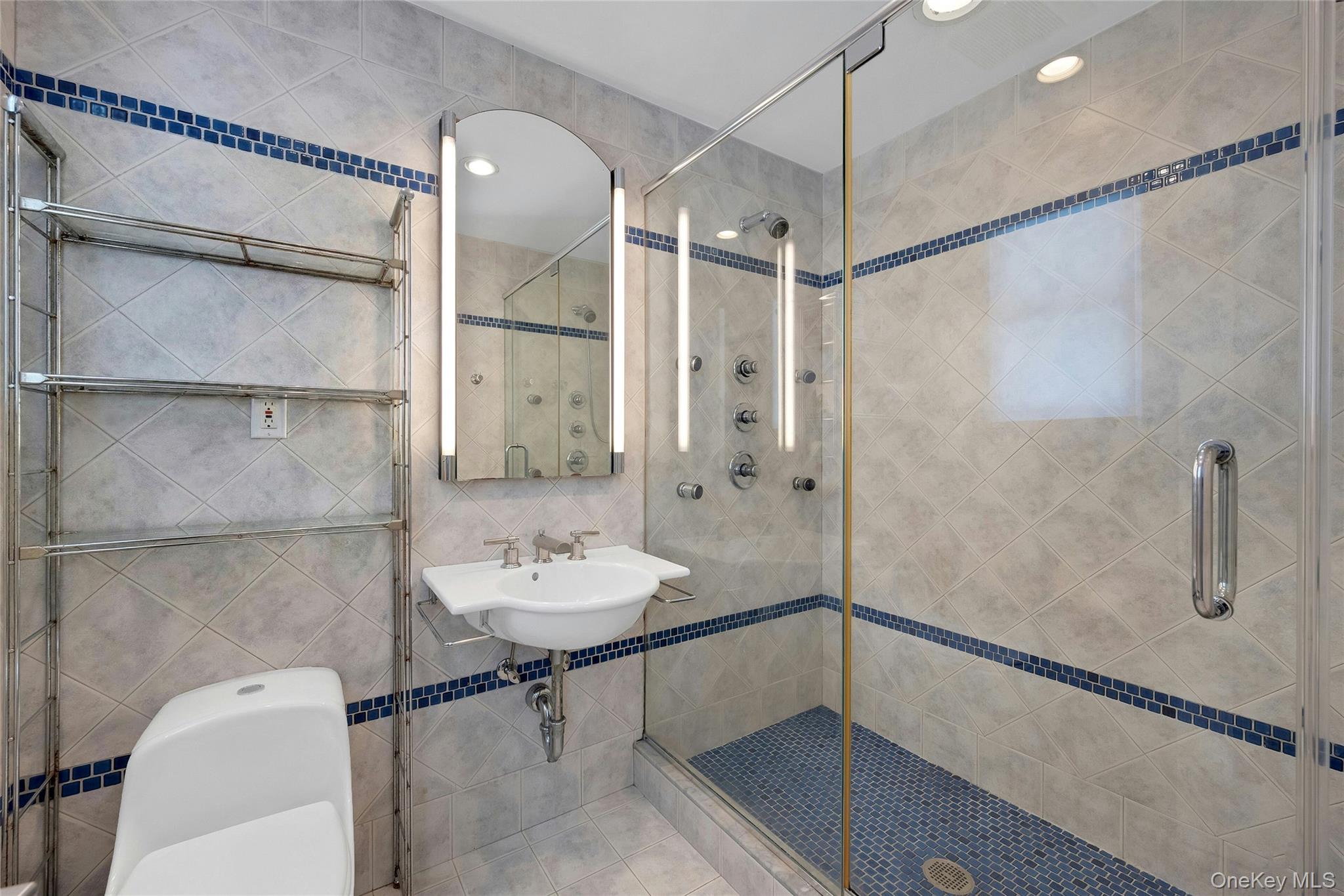 #17 photo, 32 Penny Lane, Scarsdale , NY 10583