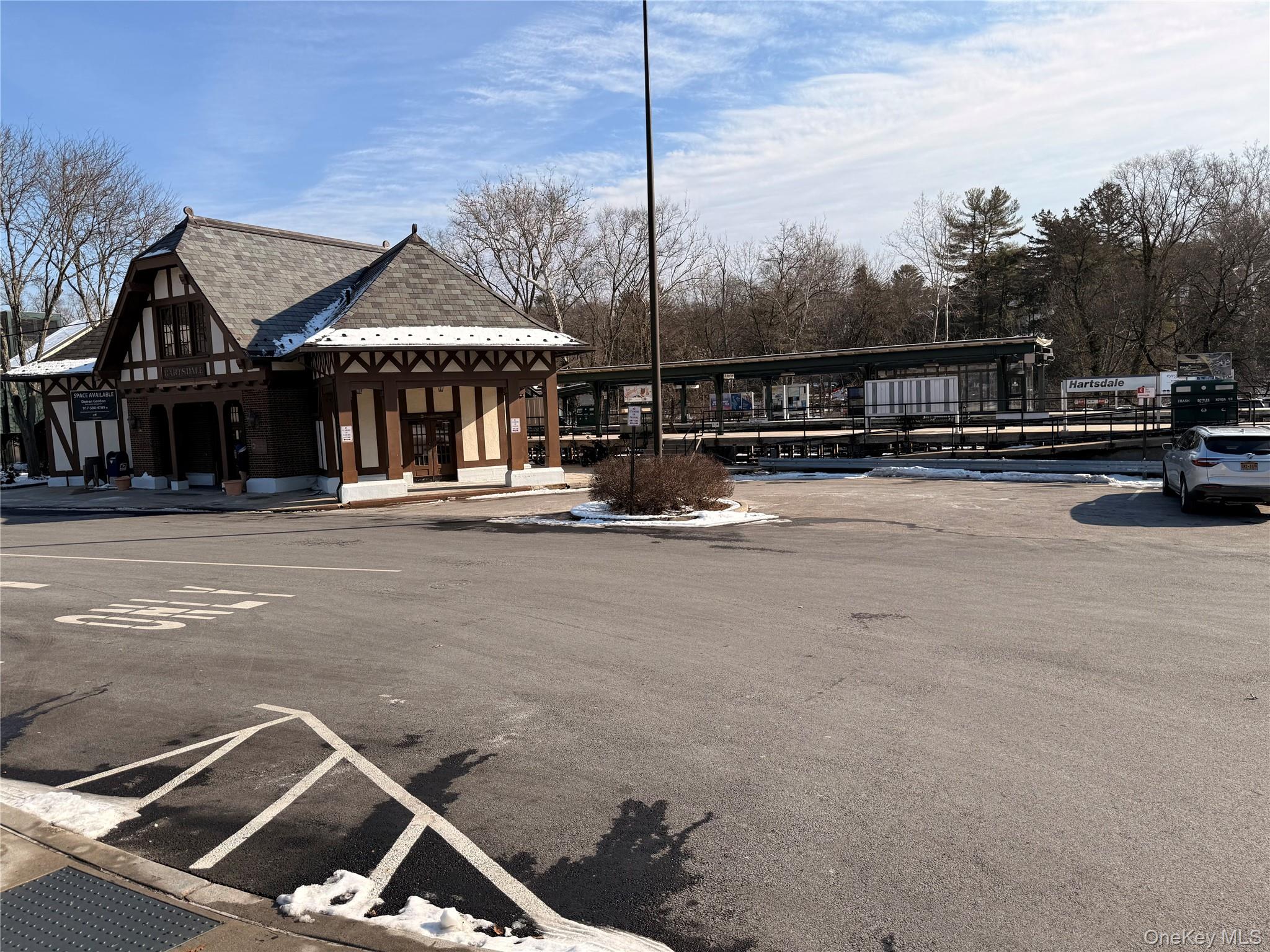 #17 photo, 180 Pinewood Road, Hartsdale , NY 10530