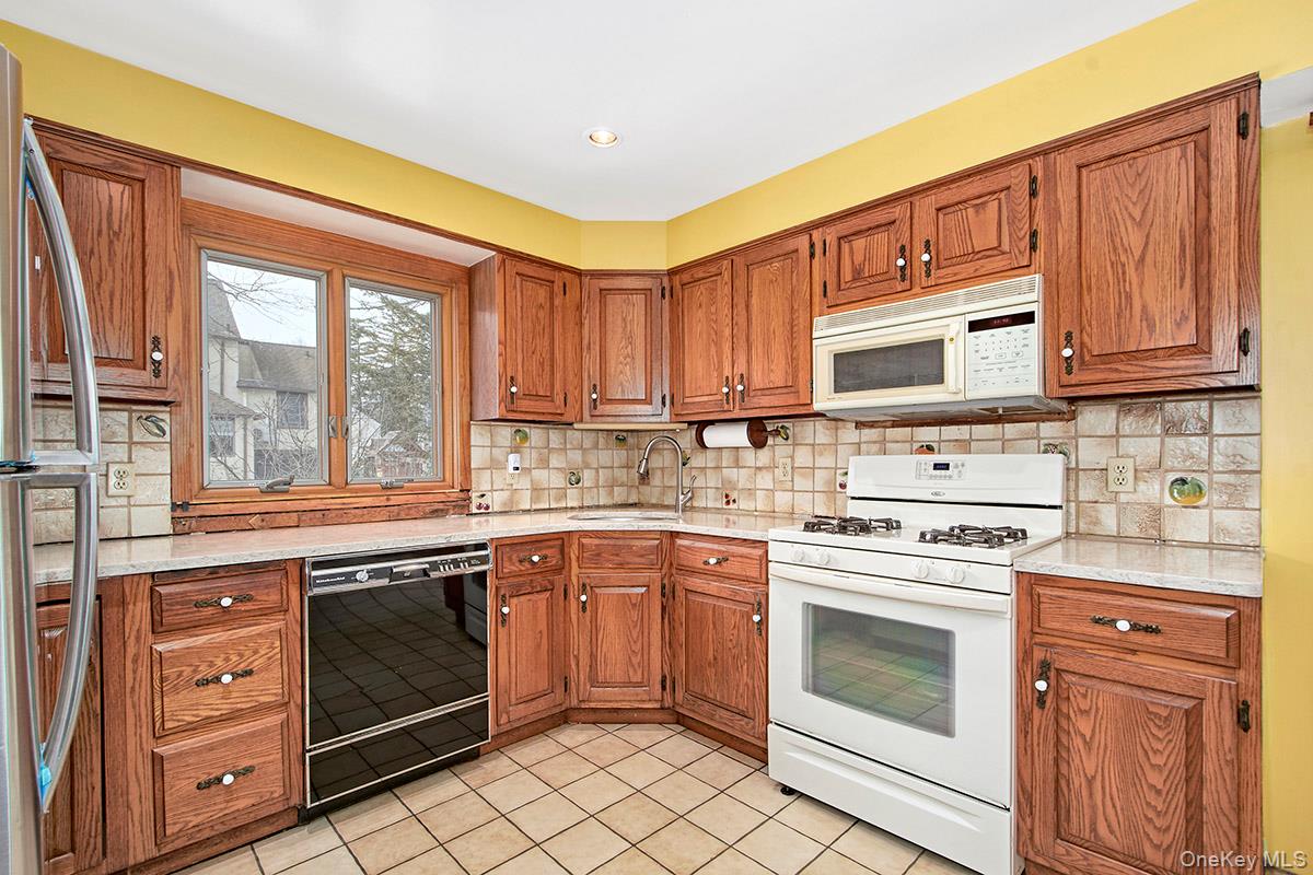 #11 photo, 211 Davis Avenue, White Plains , NY 10605