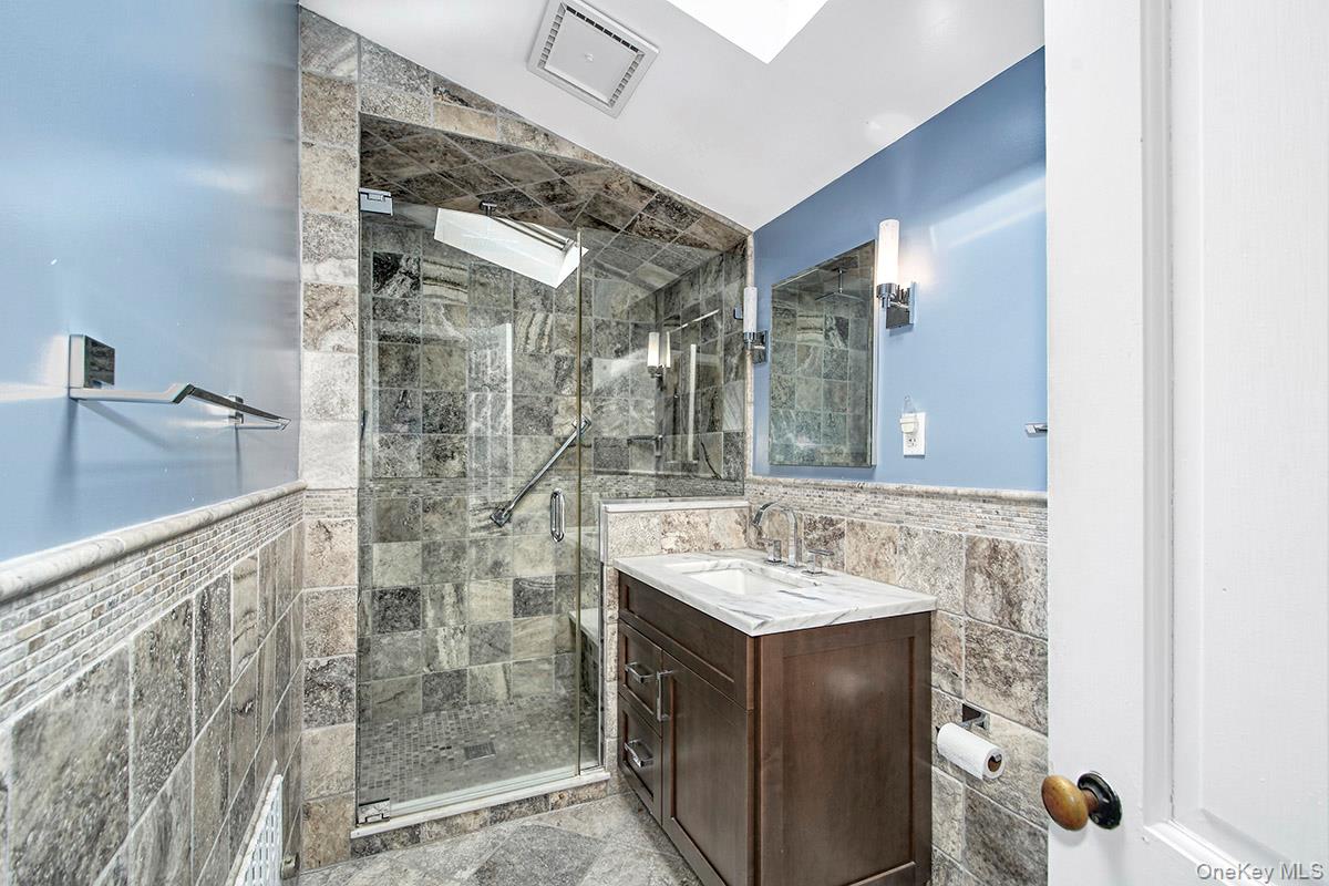 #19 photo, 211 Davis Avenue, White Plains , NY 10605