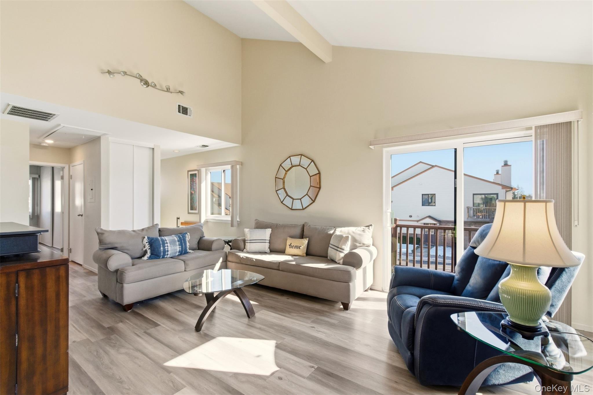 #1 photo, 11 Balsam Court, नासाउ काउंटी Wantagh , NY 11793