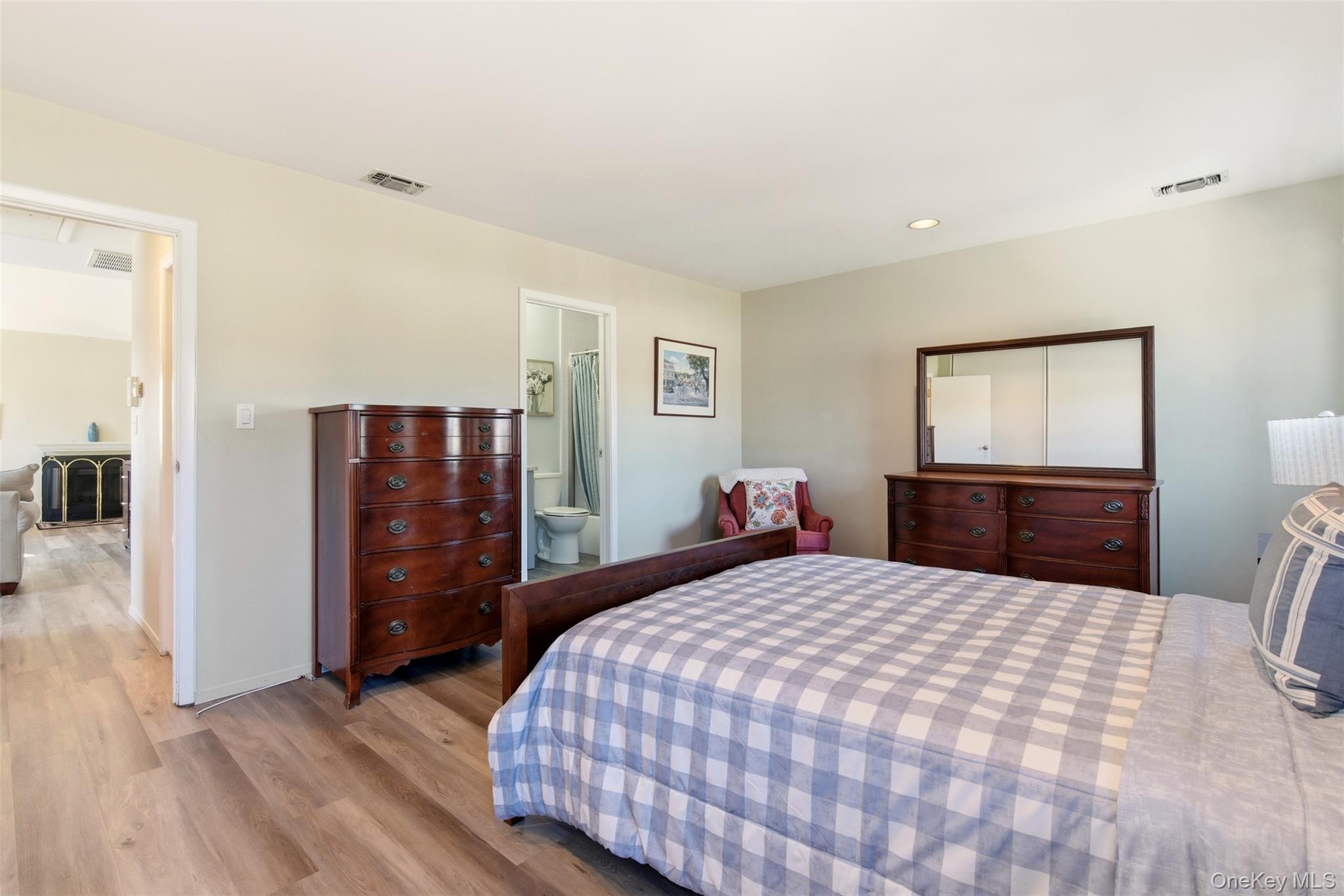 #7 photo, 11 Balsam Court, नासाउ काउंटी Wantagh , NY 11793