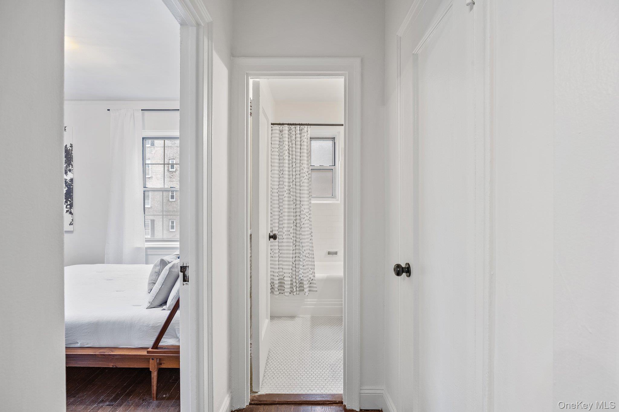 #13 photo, 5525 31st Avenue, Woodside , NY 11377