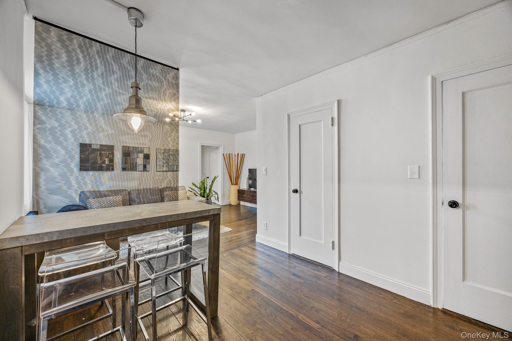 #5 photo, 5525 31st Avenue, Woodside , NY 11377