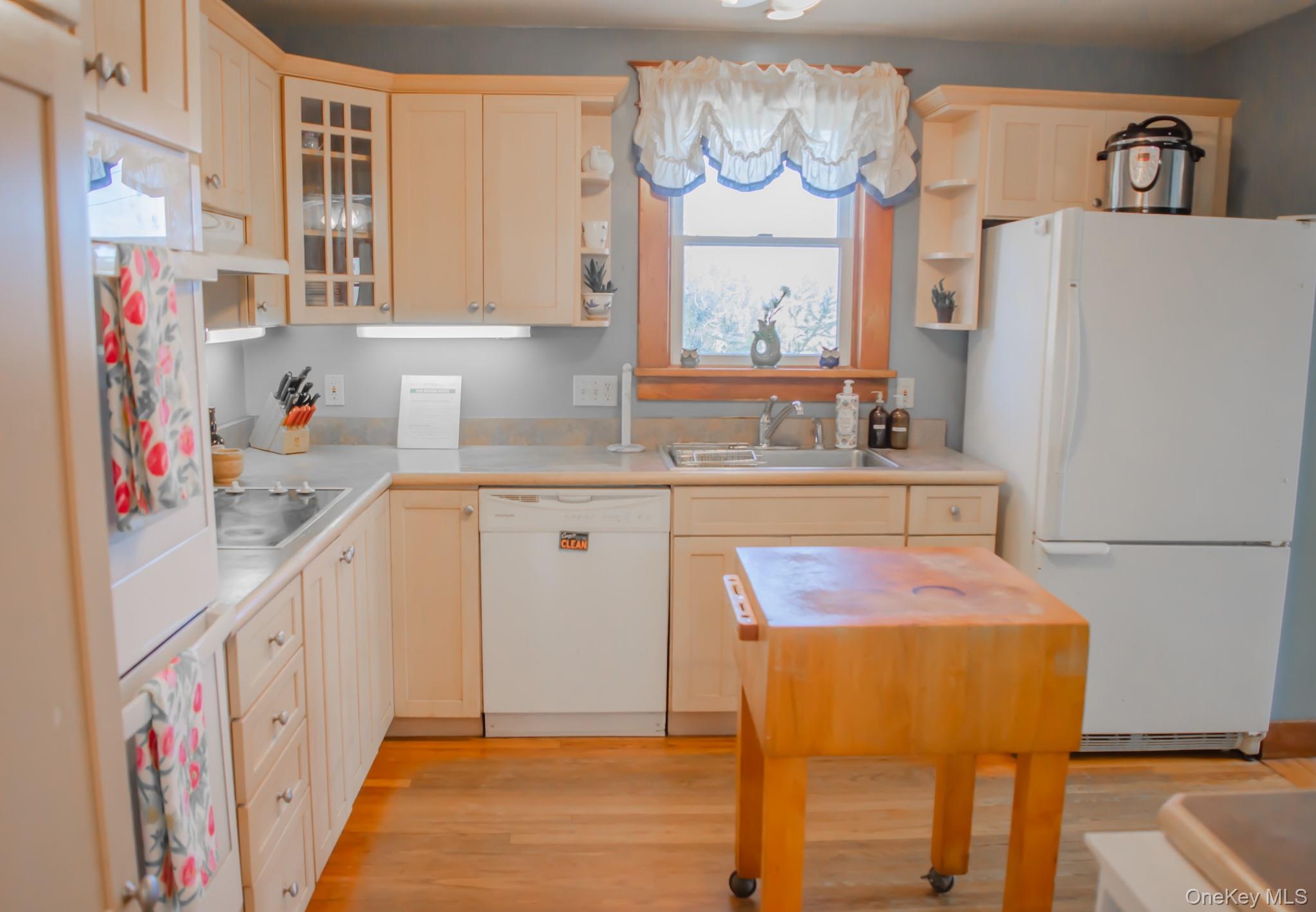 #10 photo, 8874 Us Route 9W, Athens , NY 12015