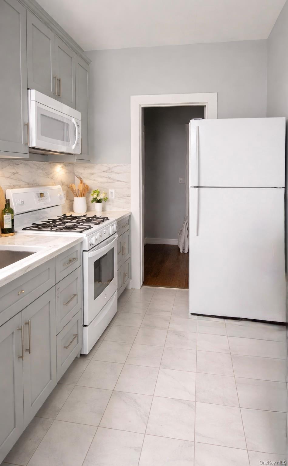 #5 photo, 724 E 216th Street, ब्रोंक्स Bronx , NY 10467