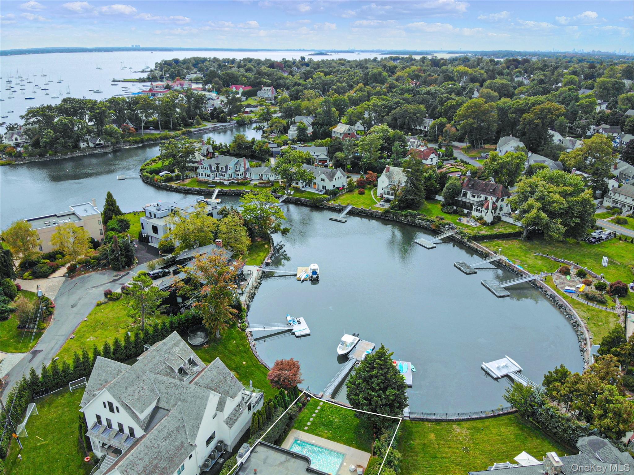 #11 photo, 14 Old Colony Drive, Larchmont , NY 10538