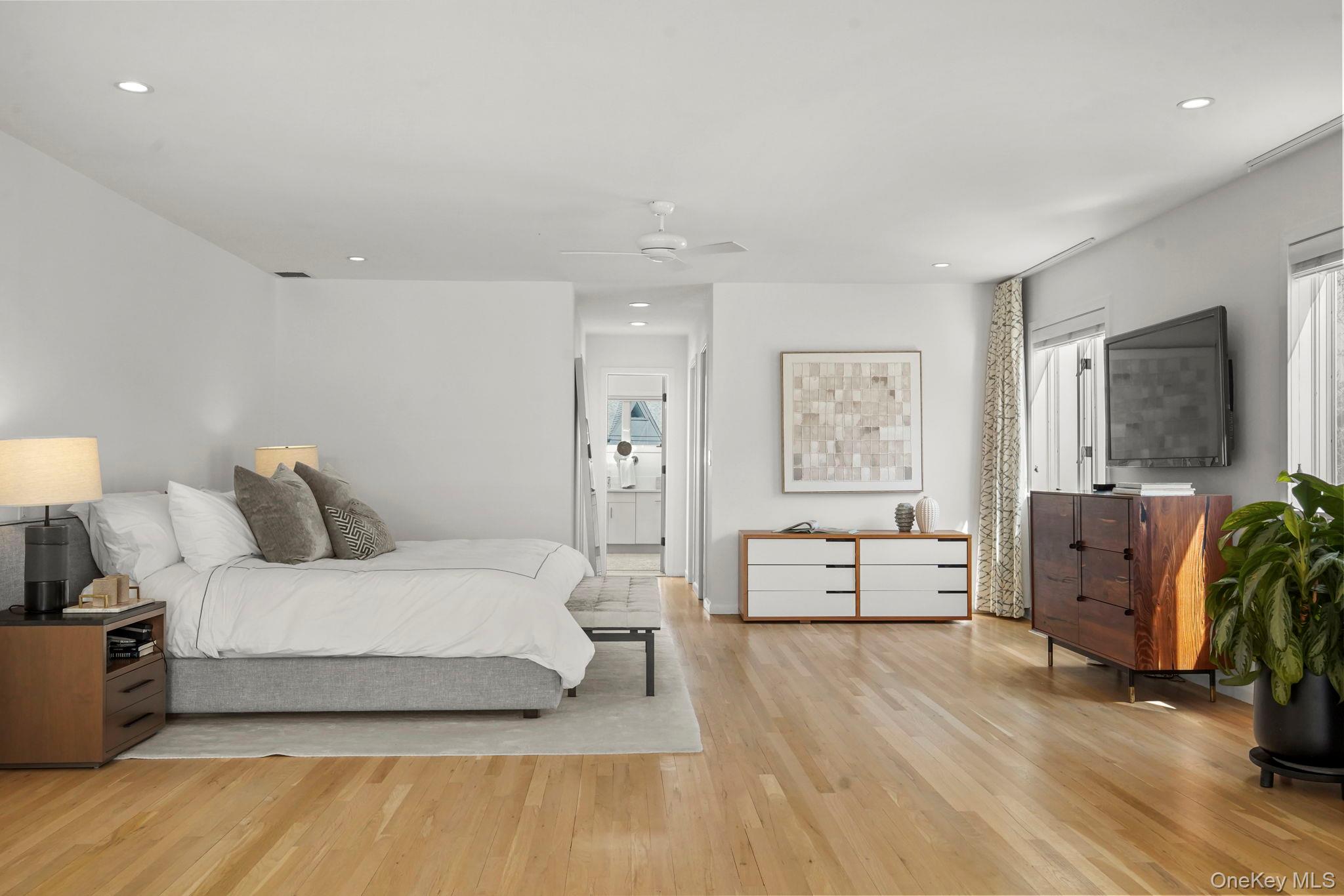 #16 photo, 14 Old Colony Drive, Larchmont , NY 10538