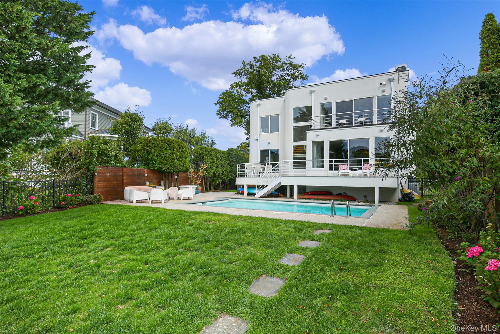 #4 photo, 14 Old Colony Drive, Larchmont , NY 10538