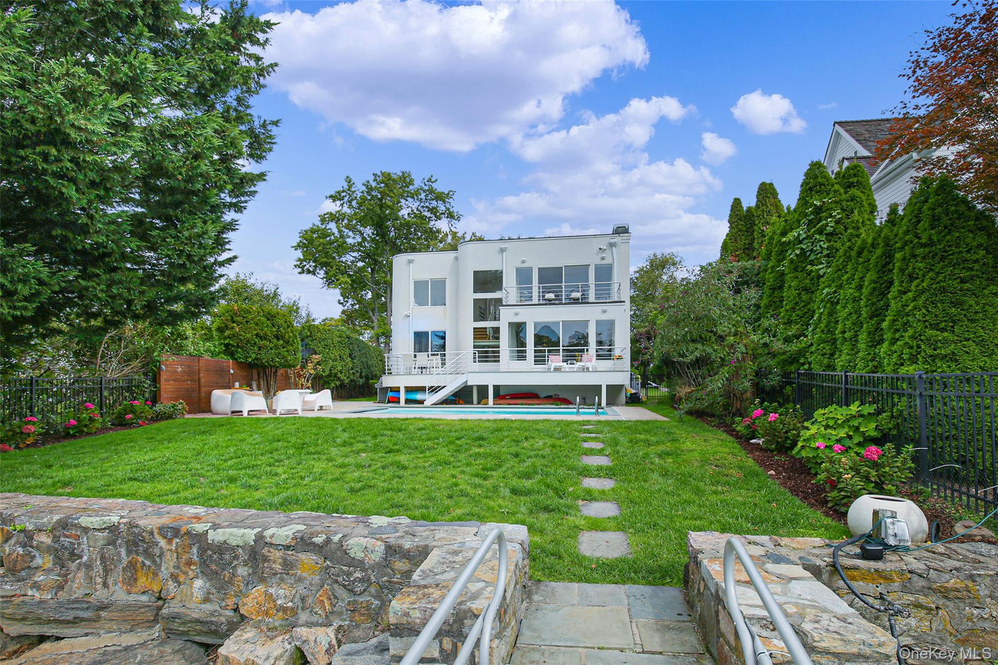 #6 photo, 14 Old Colony Drive, Larchmont , NY 10538