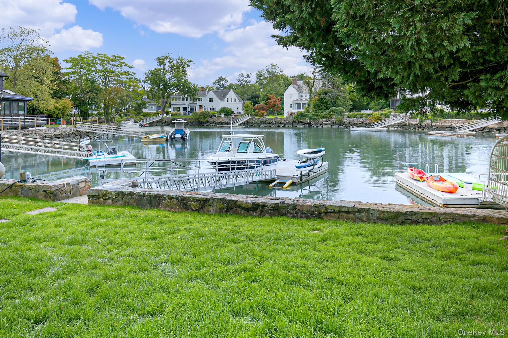 #8 photo, 14 Old Colony Drive, Larchmont , NY 10538