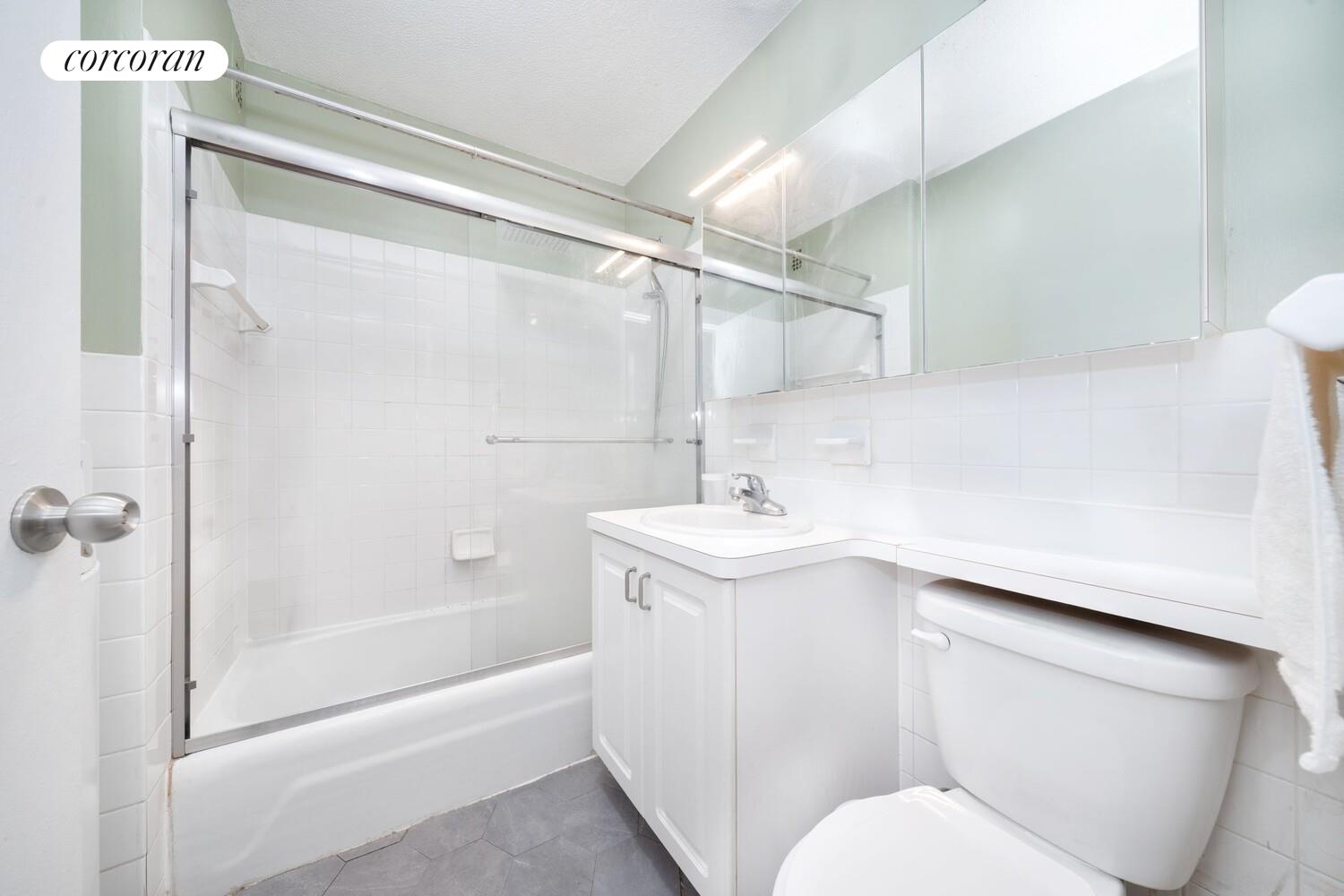 #7 photo, New York City, ম্যানহাটন Yorkville , NY 10128