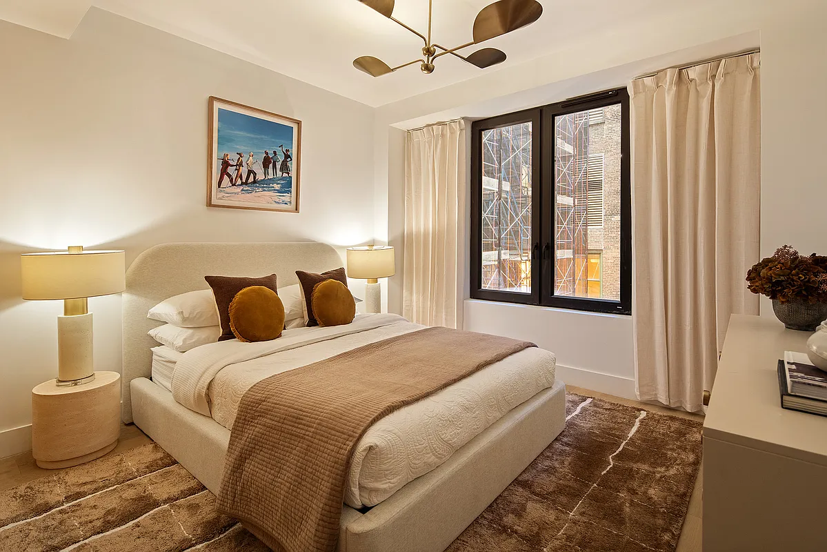 #11 photo, 16 W 18th Street, Flatiron , NY 10011