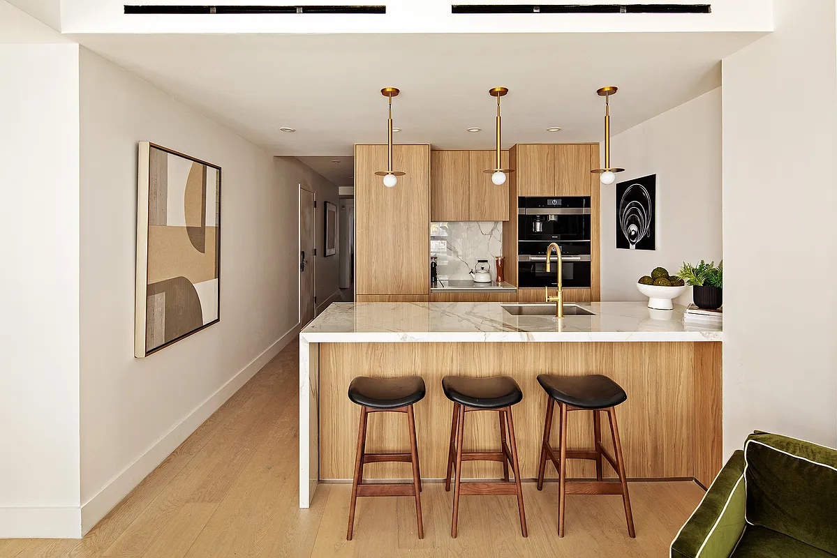 #6 photo, 16 W 18th Street, Flatiron , NY 10011