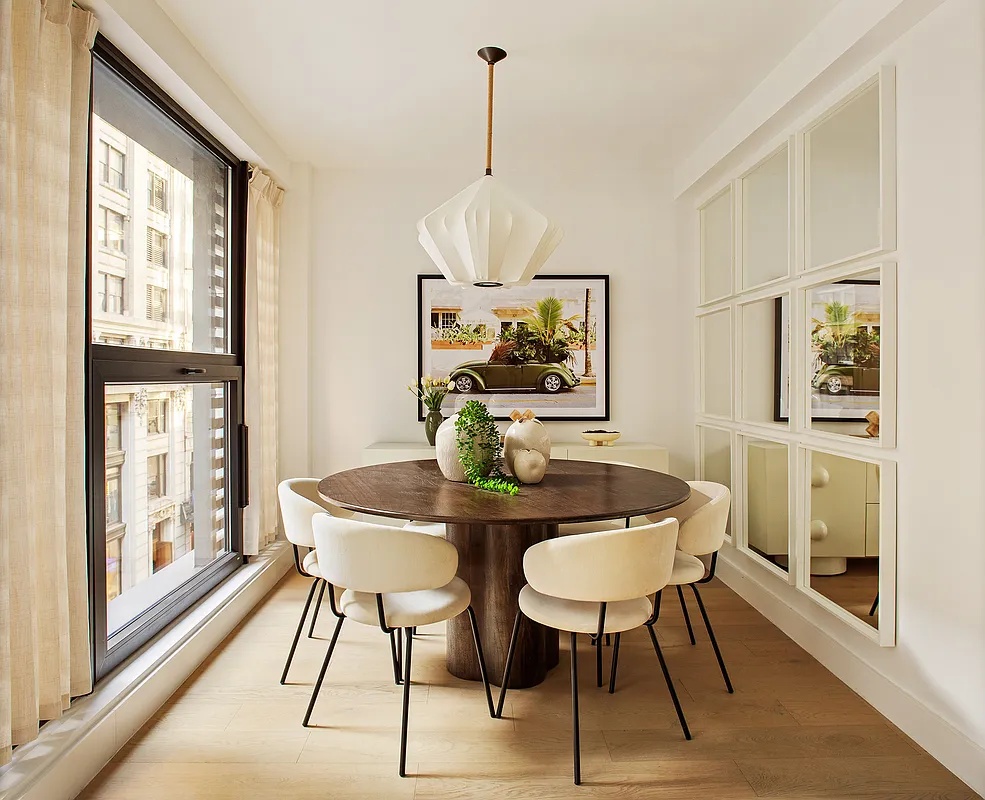 #8 photo, 16 W 18th Street, Flatiron , NY 10011