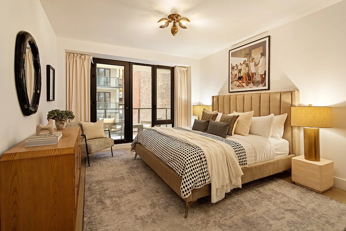 #9 photo, 16 W 18th Street, Flatiron , NY 10011