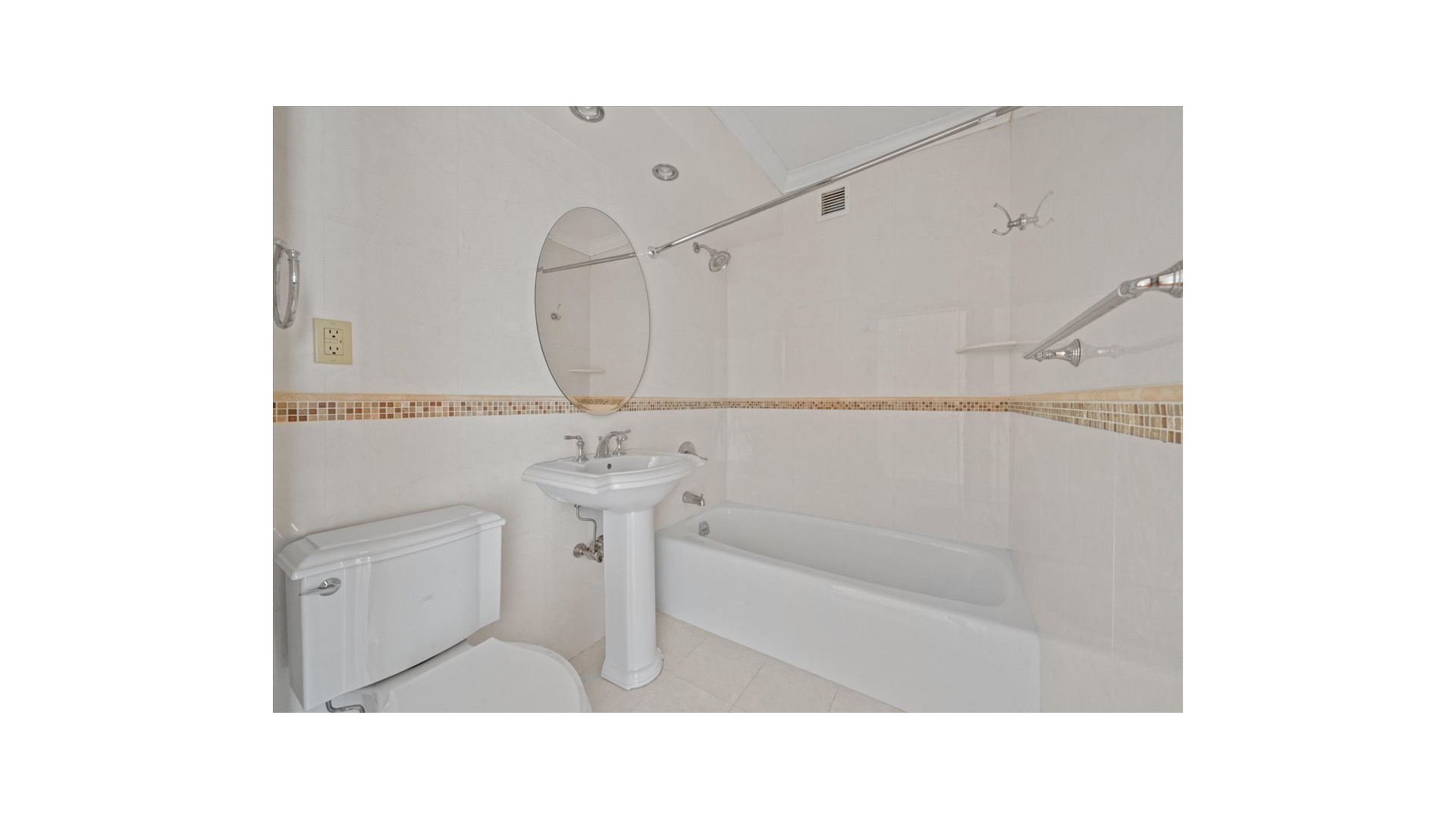 #12 photo, 3511 CAMBRIDGE Avenue, ब्रोंक्स Central Riverdale , NY 10463