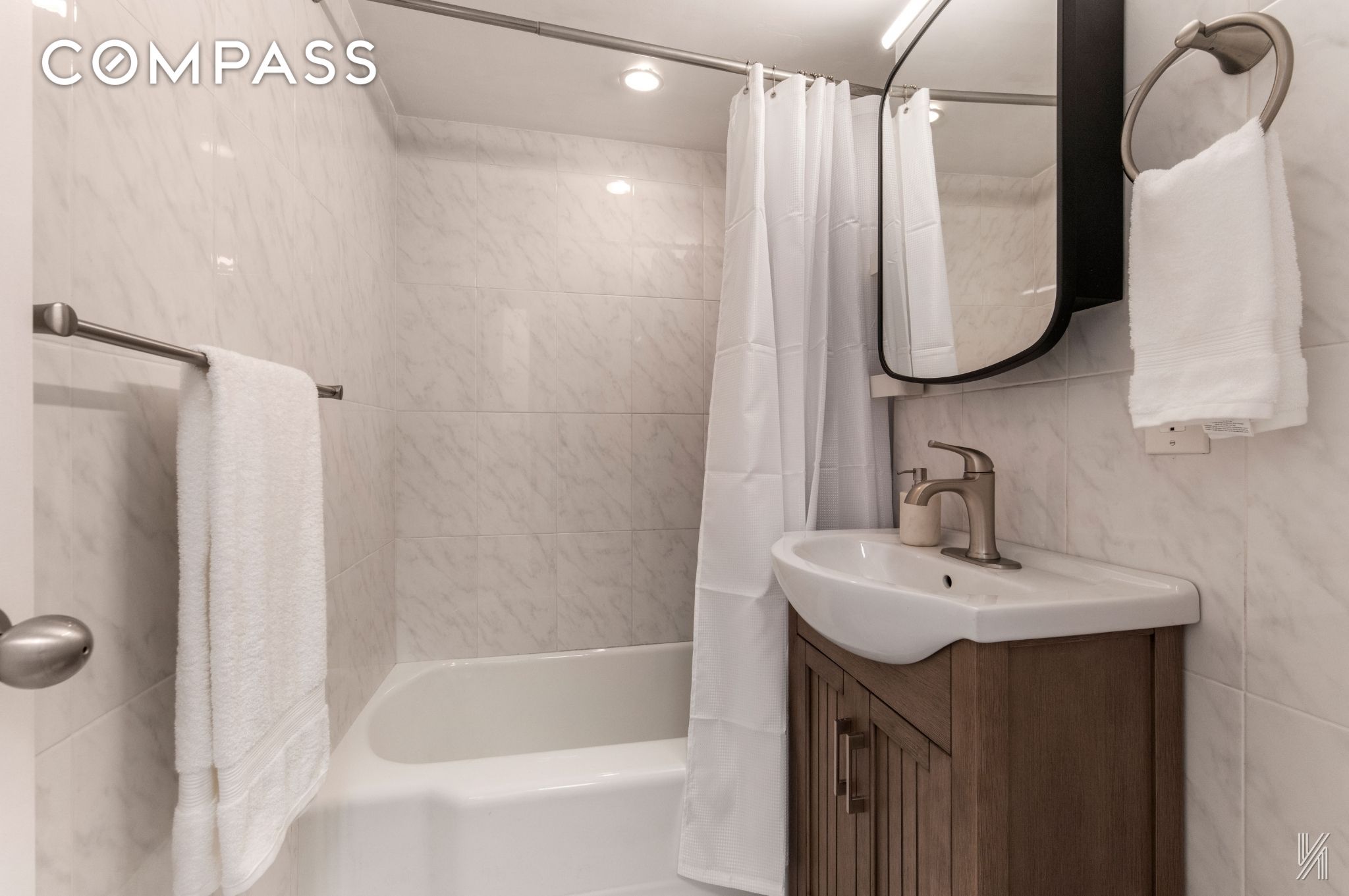 #13 photo, 35-50 85th Street, 뉴욕퀸즈 Jackson Heights , NY 11372