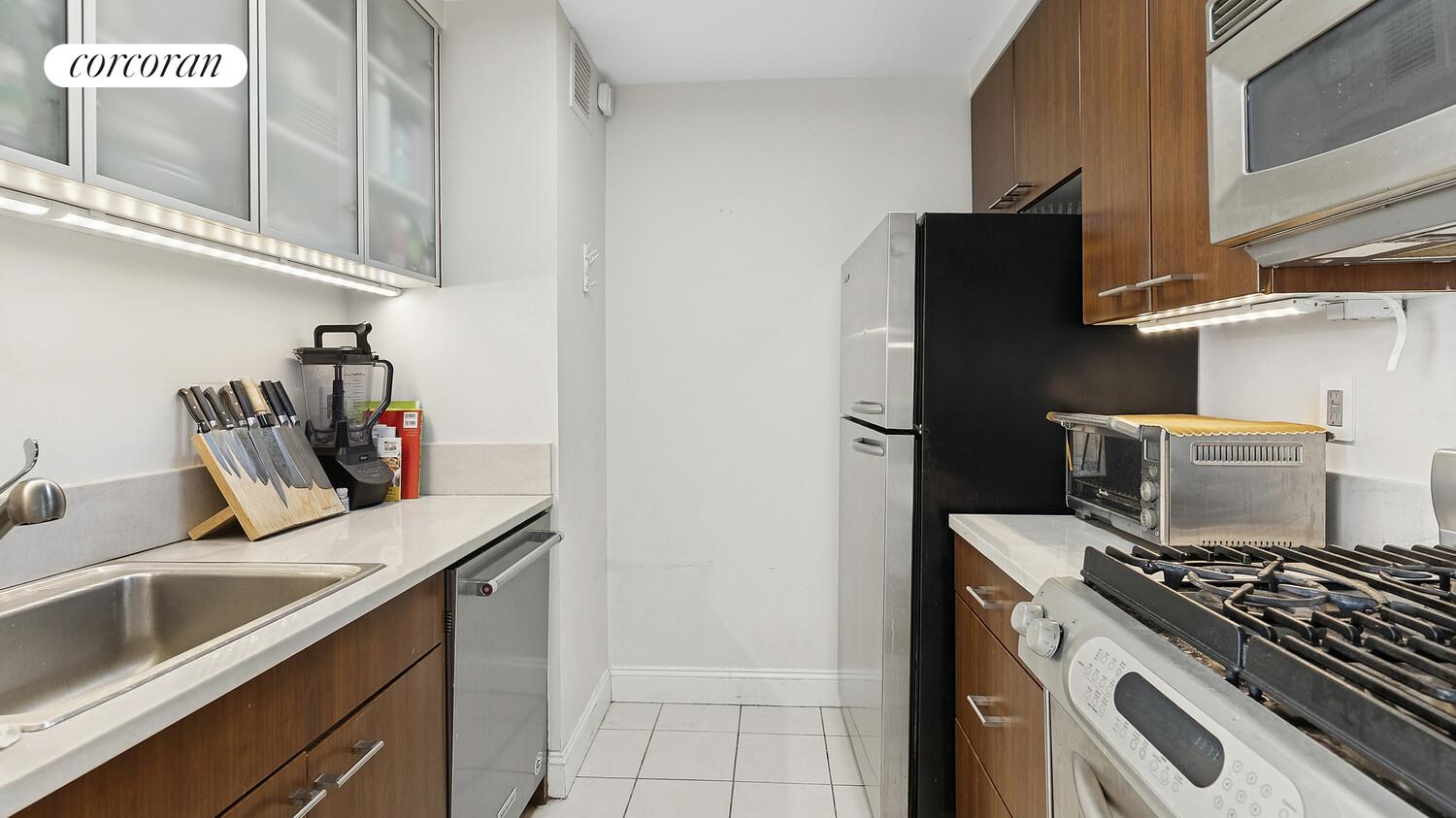 #5 photo, 217 E 96TH Street, मैनहटन Yorkville , NY 10128