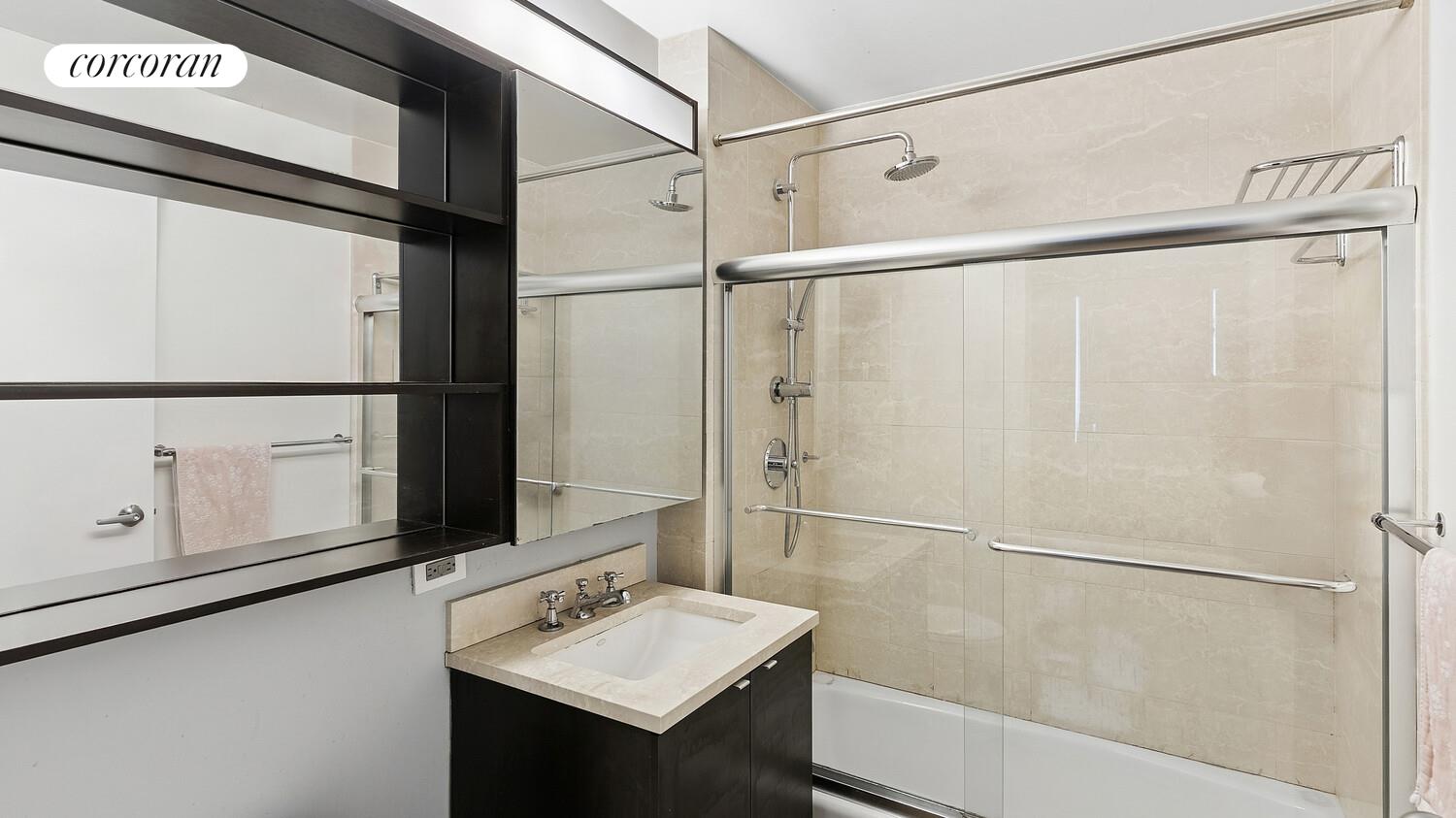 #7 photo, 217 E 96TH Street, मैनहटन Yorkville , NY 10128