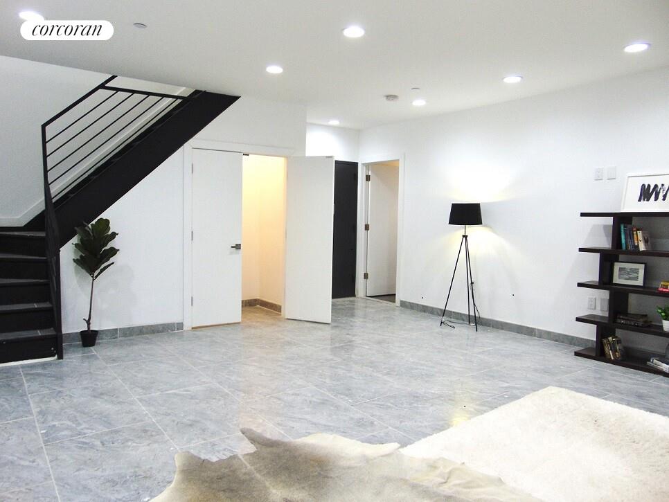 #9 photo, 299 VAN BUREN Street, 브루클린 Stuyvesant Heights , NY 11221