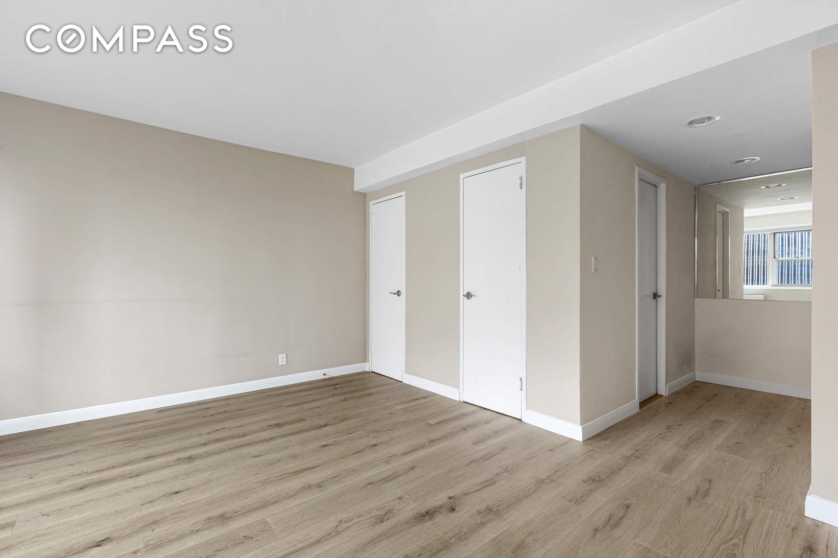 #10 photo, 321 E 48th Street, 맨해튼 Midtown East , NY 10017