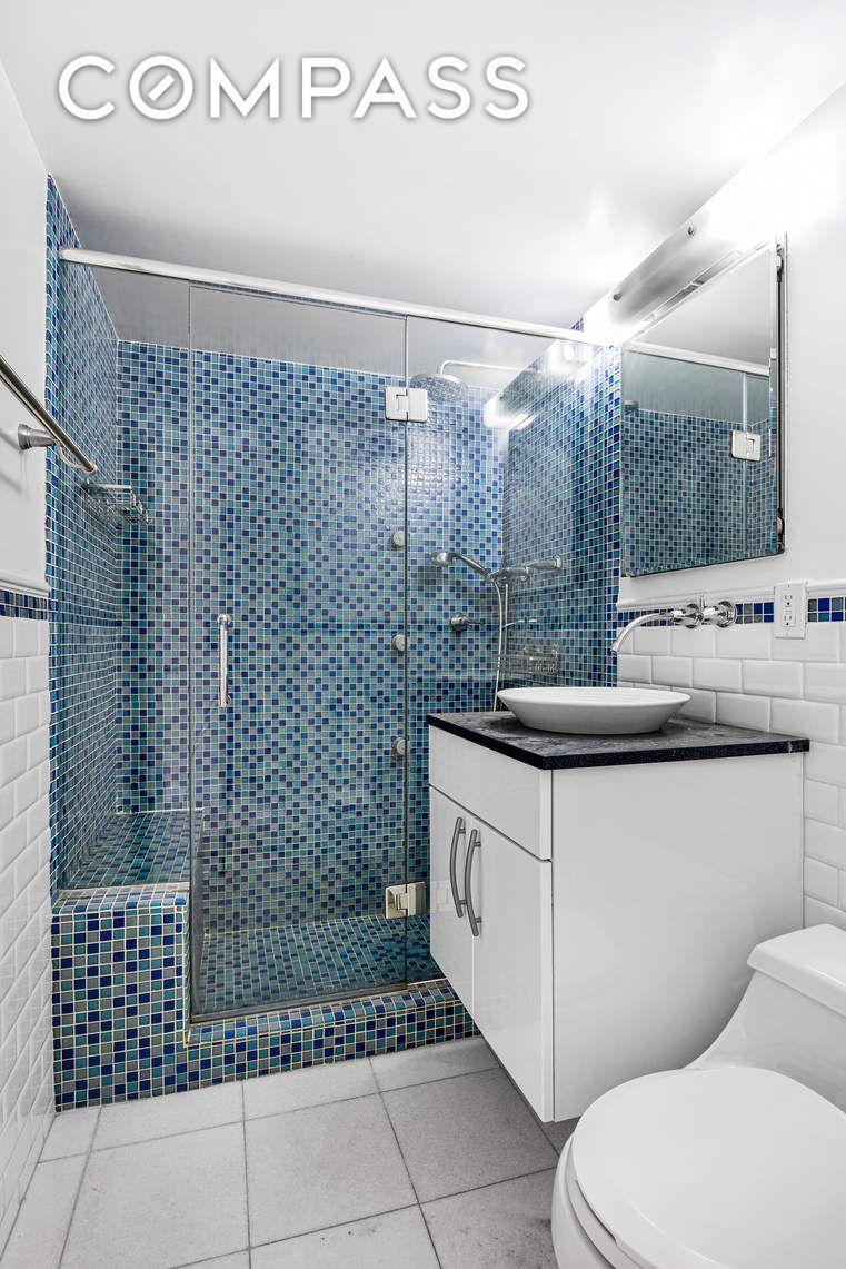 #14 photo, 321 E 48th Street, 맨해튼 Midtown East , NY 10017