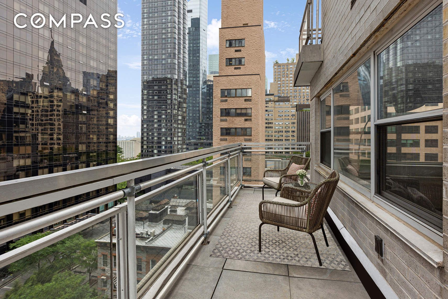 #7 photo, 321 E 48th Street, 맨해튼 Midtown East , NY 10017