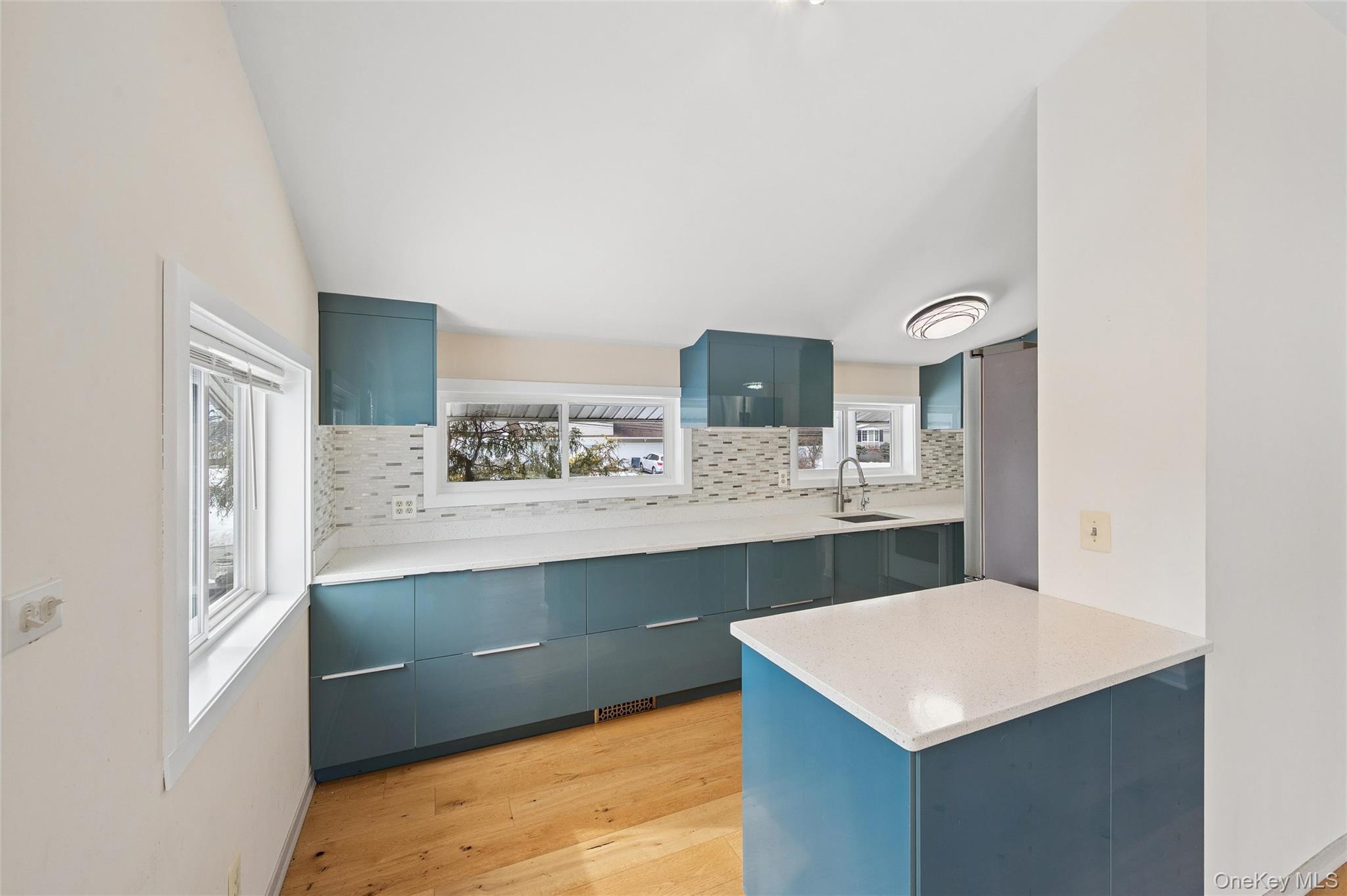 #12 photo, 21 Amboy Road, 東長島 Oakdale , NY 11769