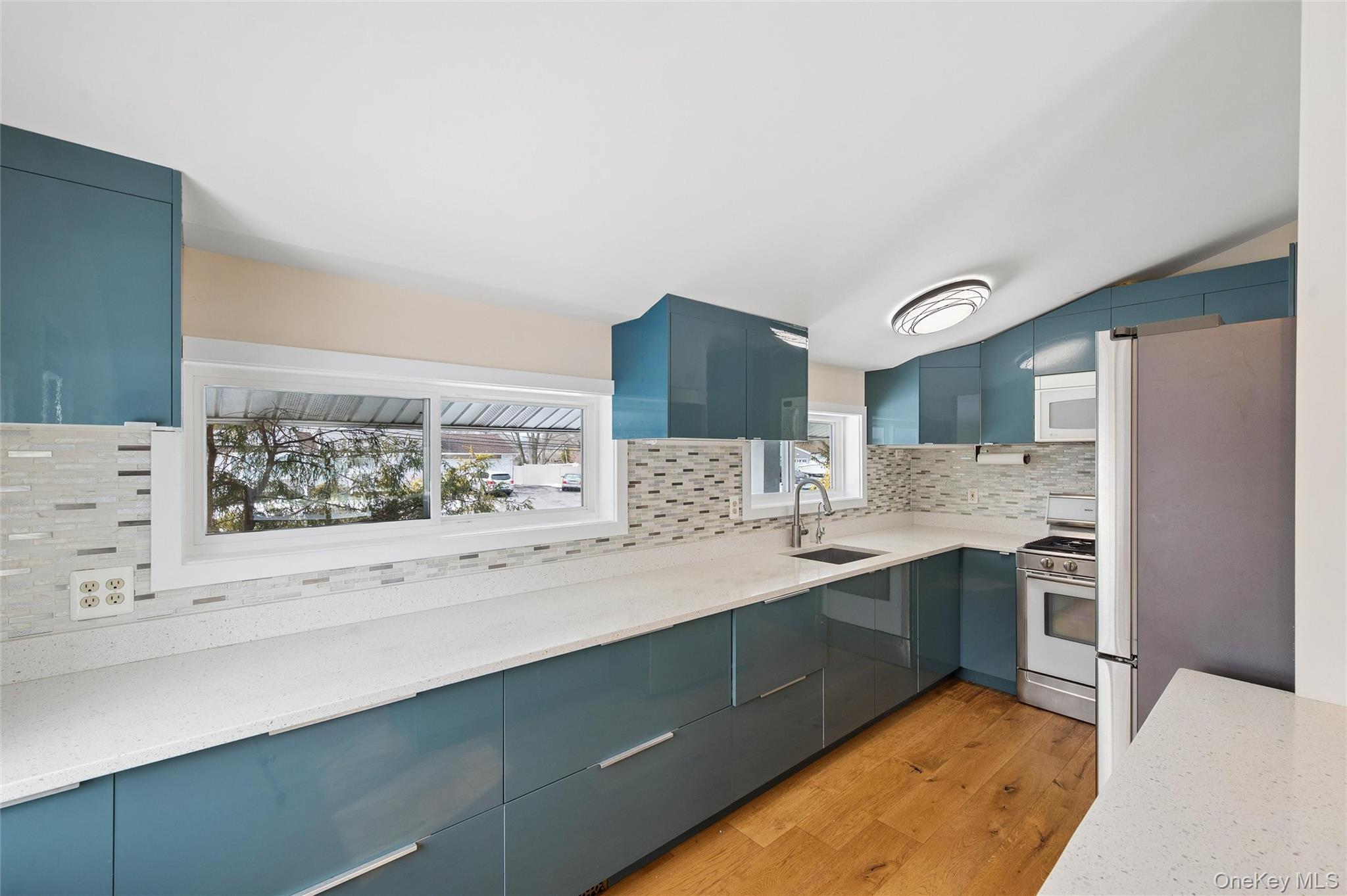 #13 photo, 21 Amboy Road, 東長島 Oakdale , NY 11769