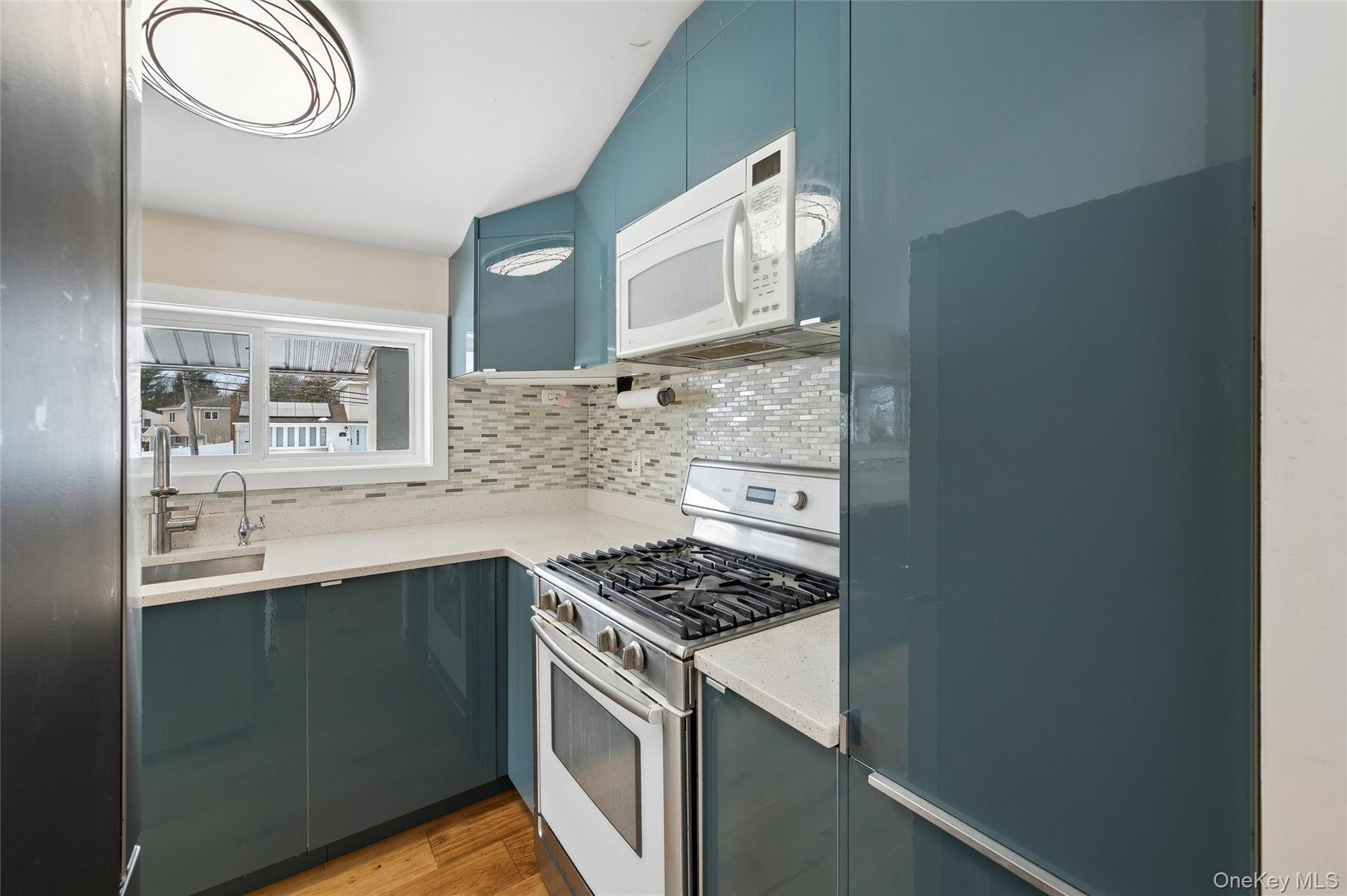 #14 photo, 21 Amboy Road, 東長島 Oakdale , NY 11769