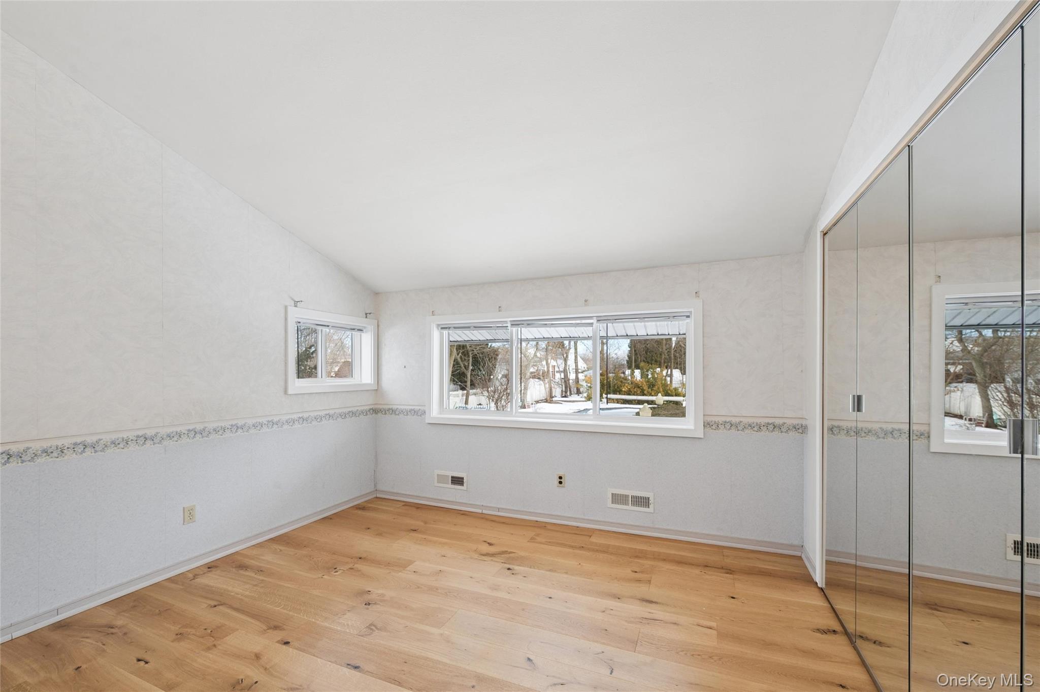 #18 photo, 21 Amboy Road, 東長島 Oakdale , NY 11769