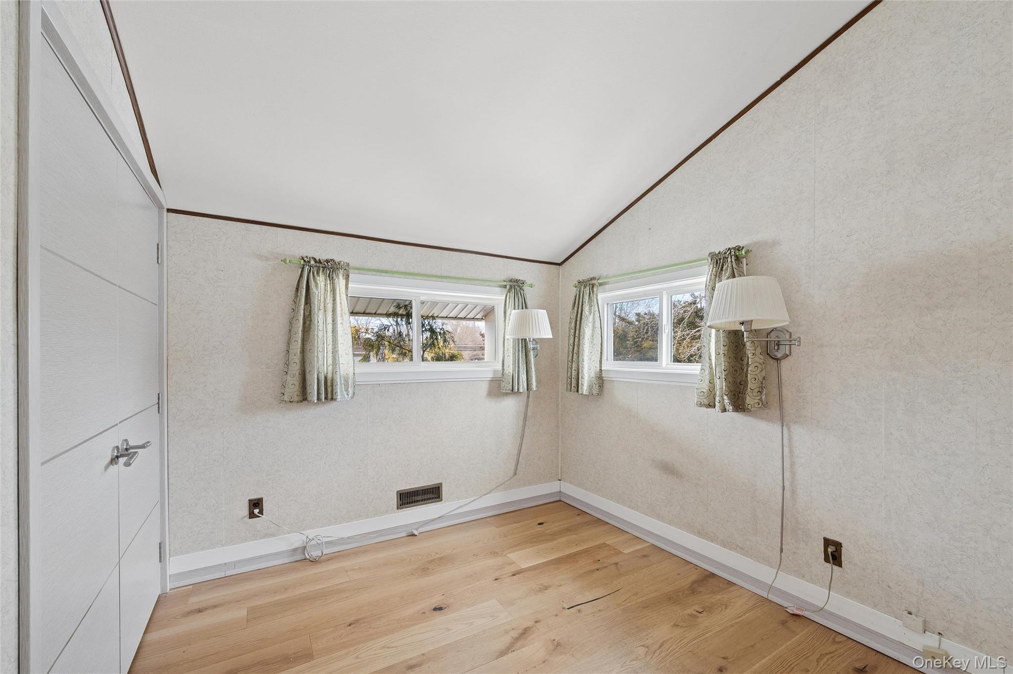 #19 photo, 21 Amboy Road, 東長島 Oakdale , NY 11769