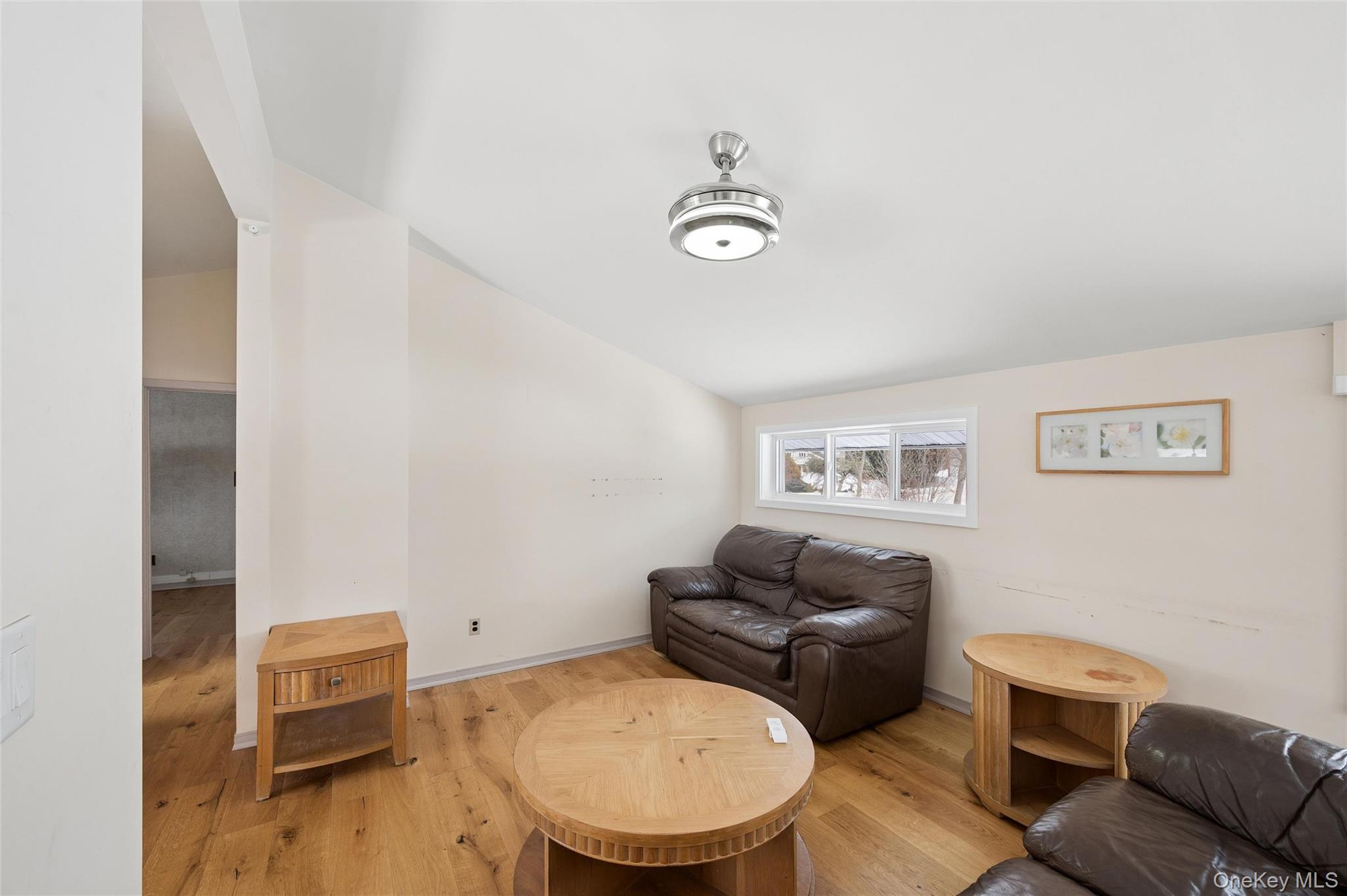 #7 photo, 21 Amboy Road, 東長島 Oakdale , NY 11769