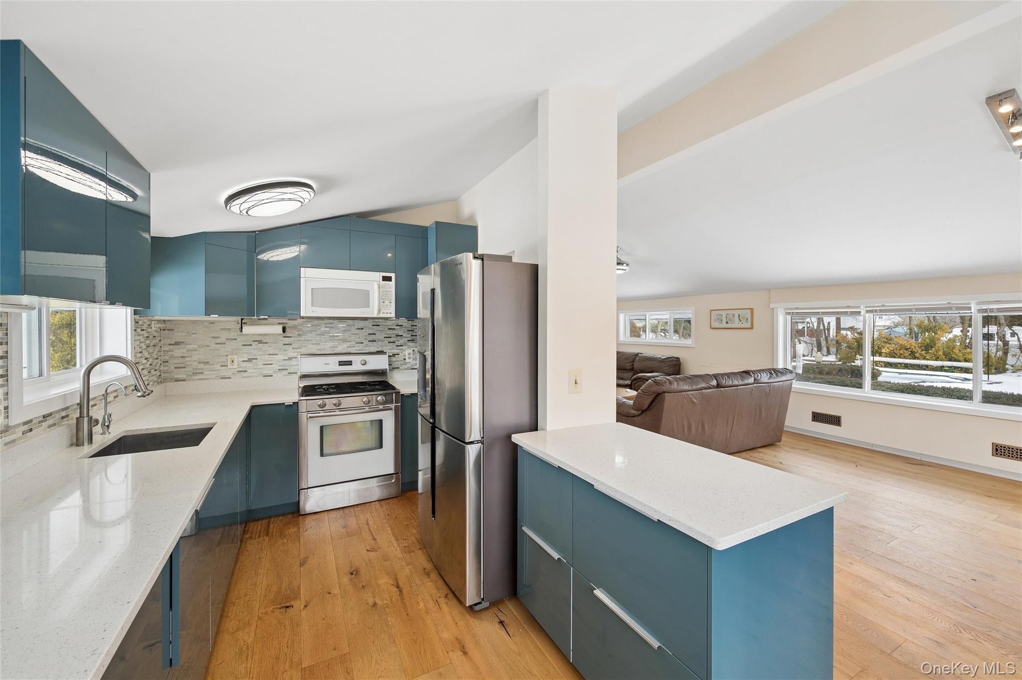 #9 photo, 21 Amboy Road, 東長島 Oakdale , NY 11769