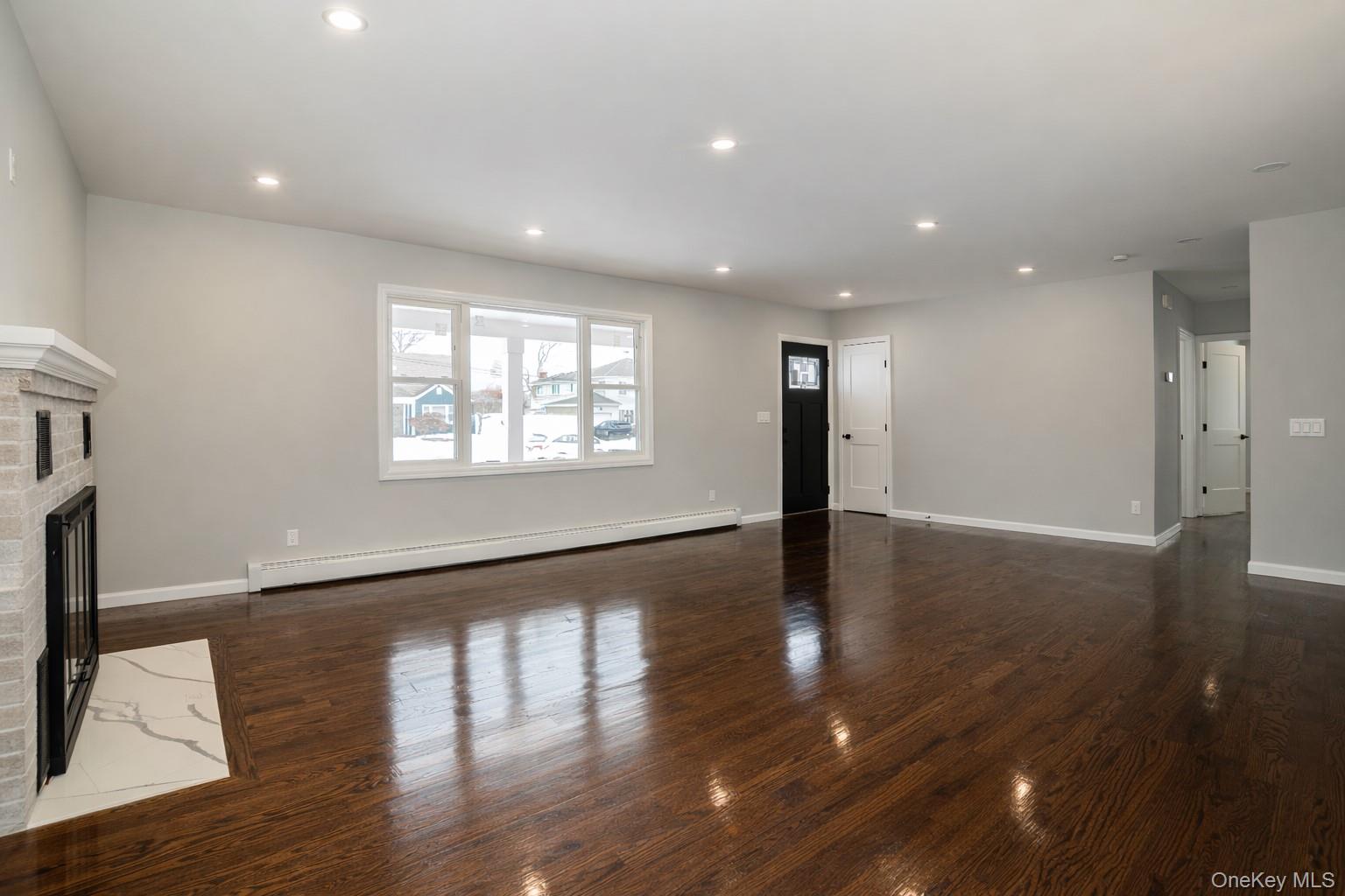 #3 photo, 7 Amherst Place, Massapequa , NY 11758