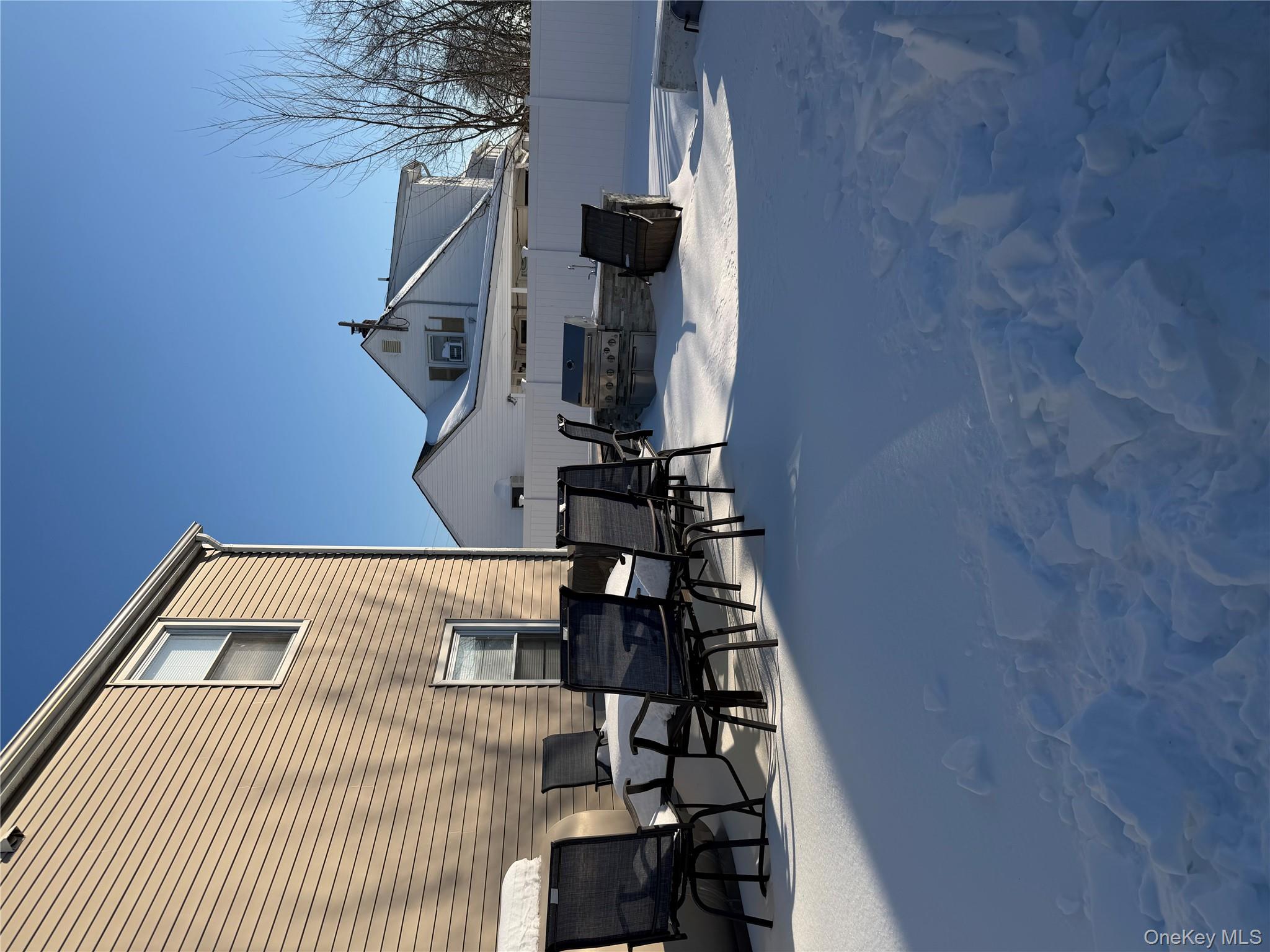 #13 photo, 102 Old Farm Road, מחוז נסאו Levittown , NY 11756