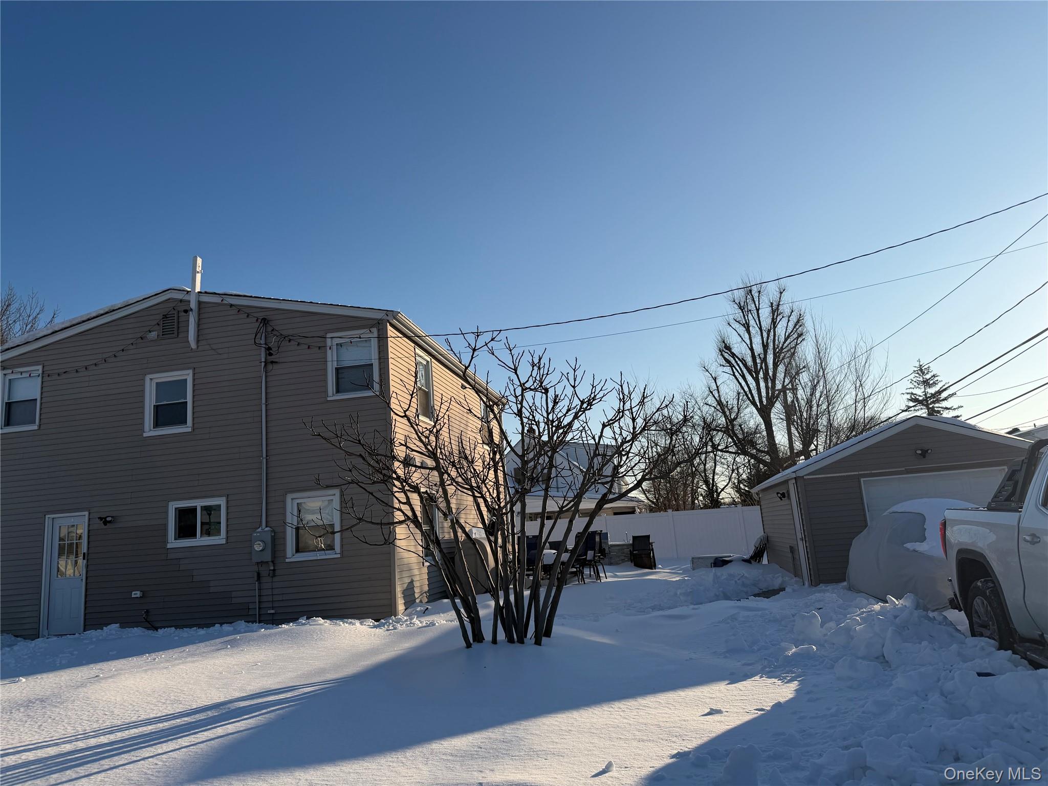 #2 photo, 102 Old Farm Road, מחוז נסאו Levittown , NY 11756